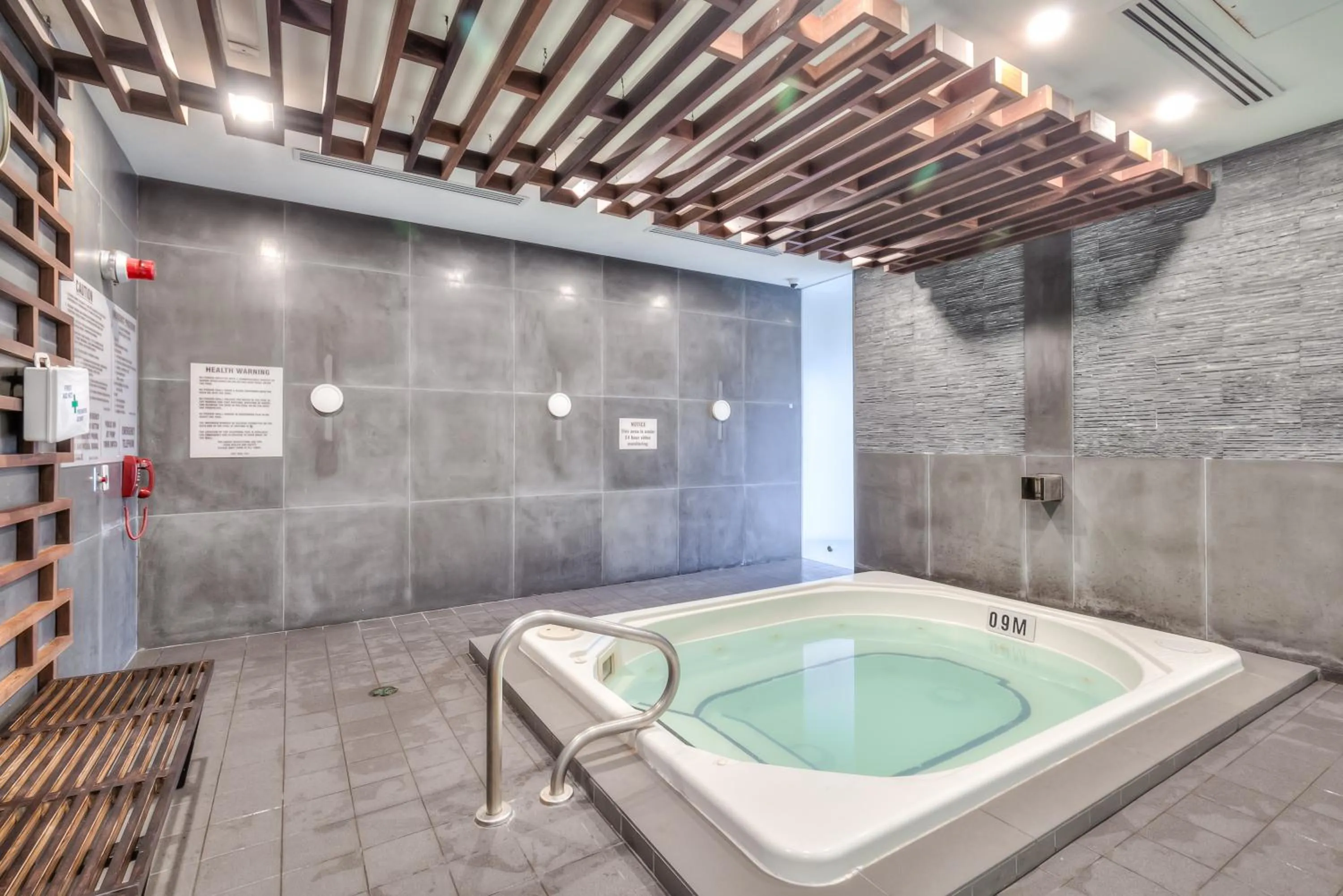 Hot Tub in Rivetstays - The Atmos I