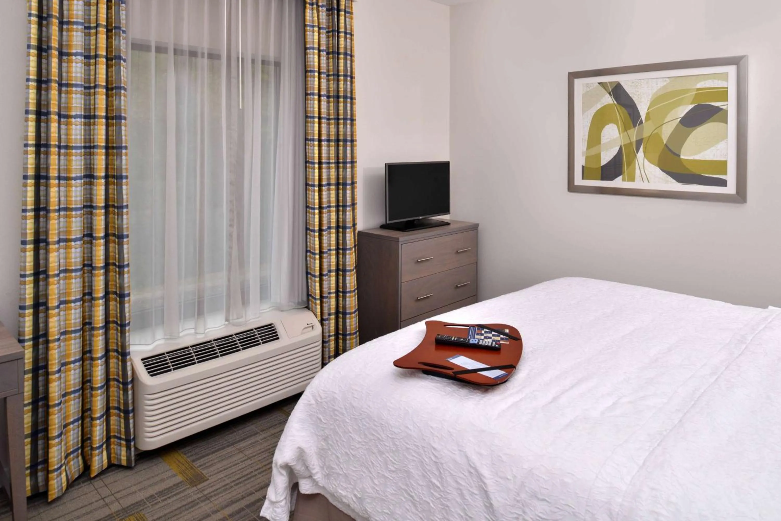 Bed in Hampton Inn & Suites Shelby, North Carolina