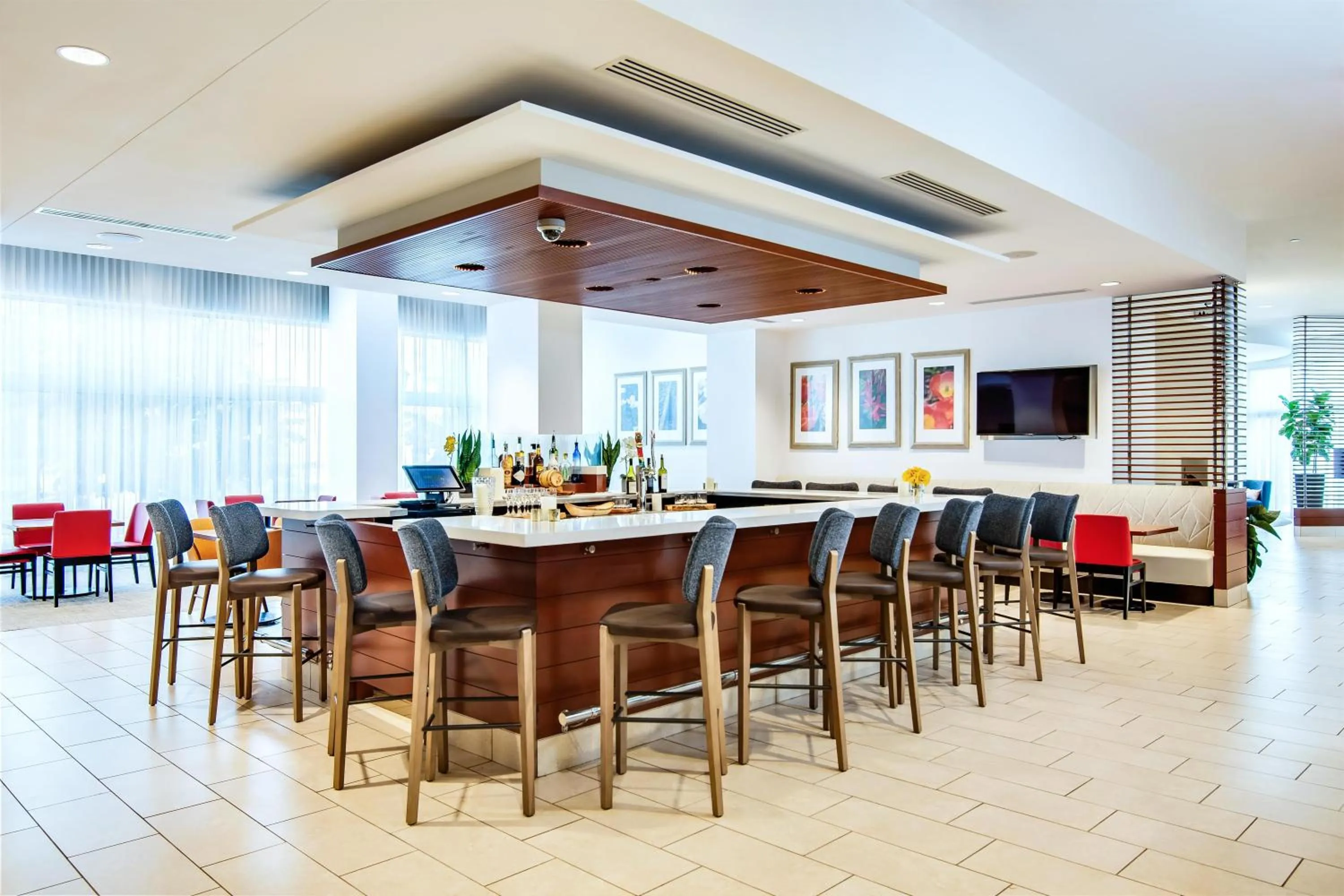 Lounge or bar in Hilton Garden Inn Alexandria Old Town National Harbor