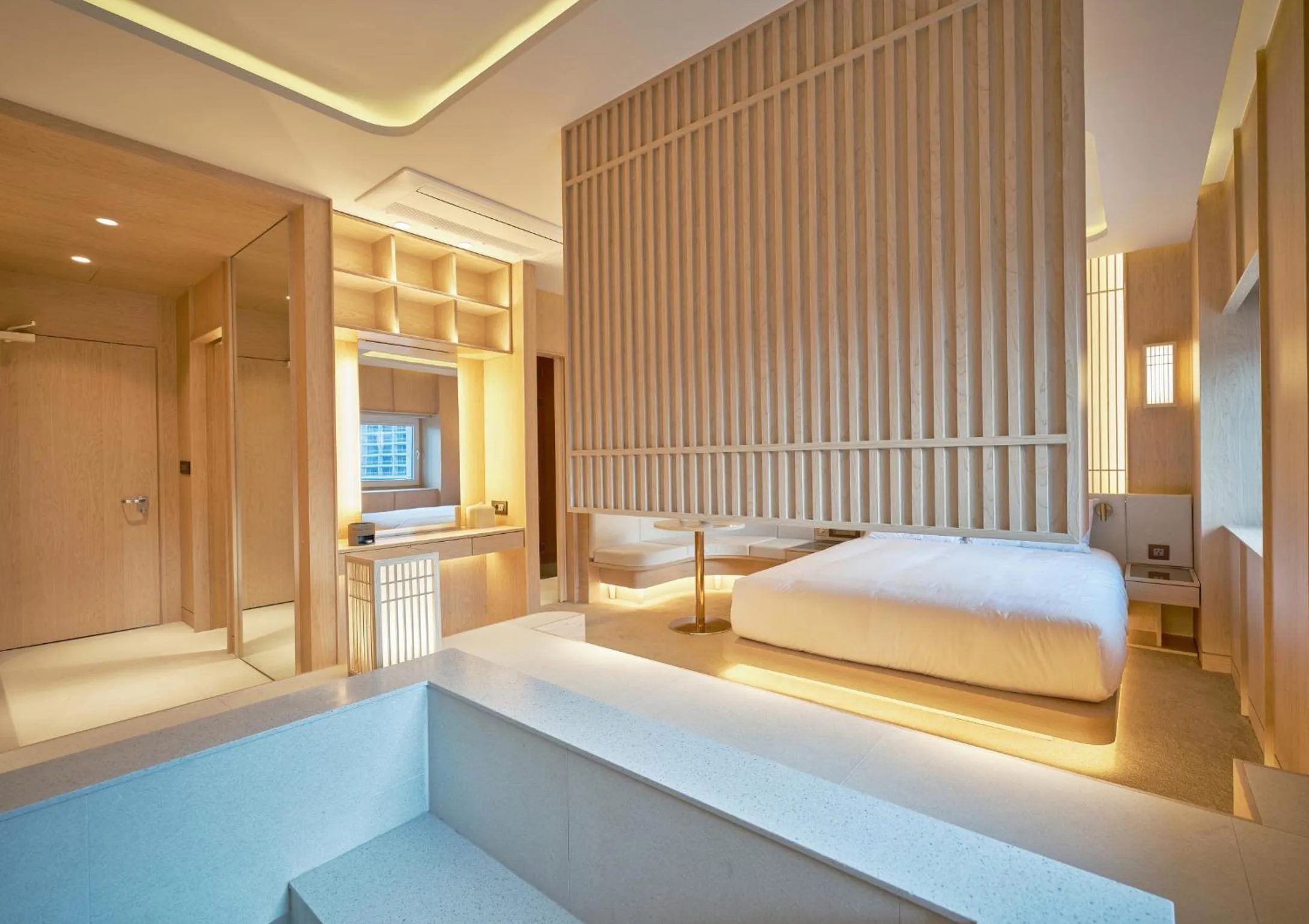 Photo of the whole room, Bed in UH Continental CenterPoint