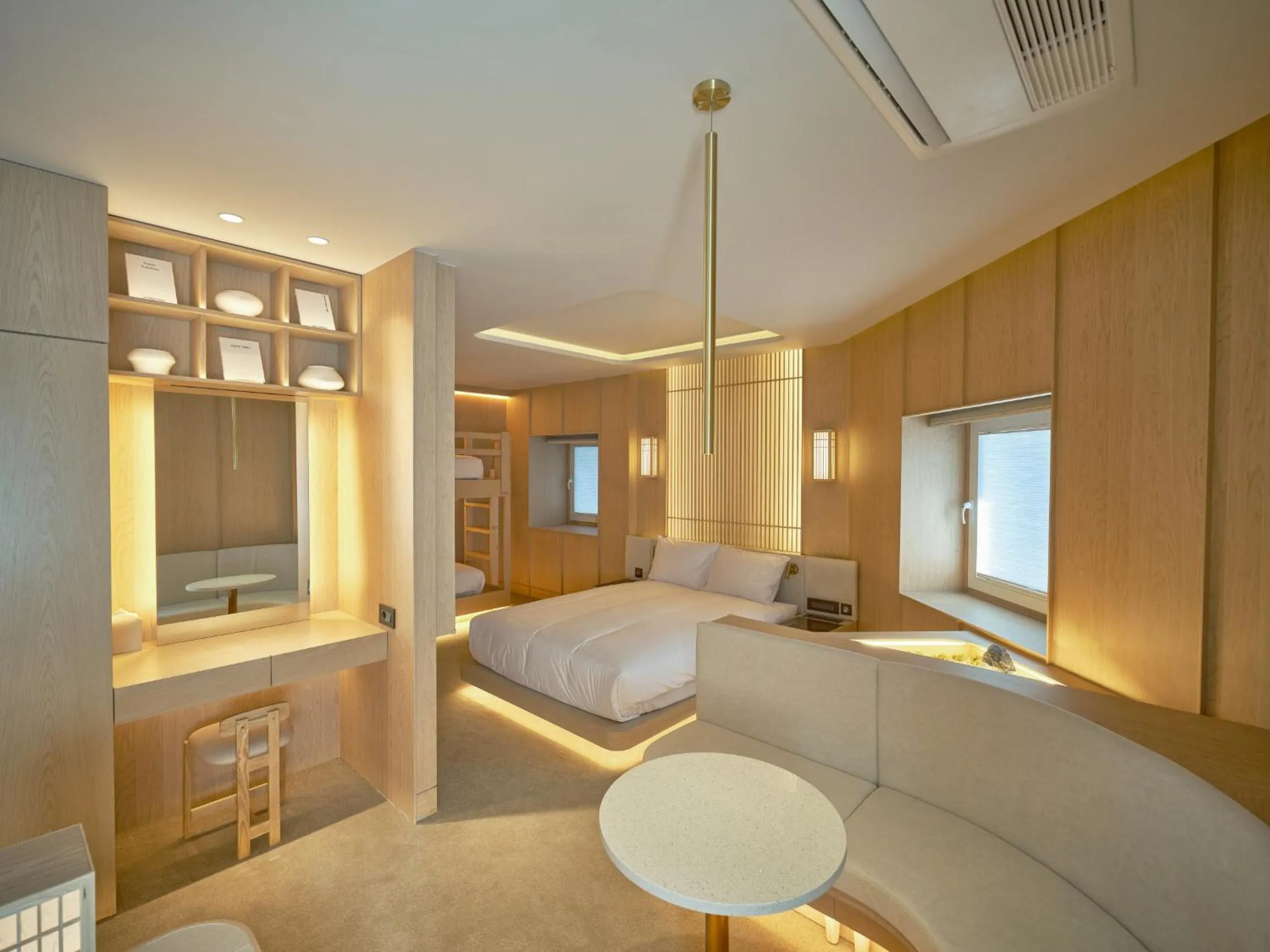 Photo of the whole room, Bed in UH Continental CenterPoint