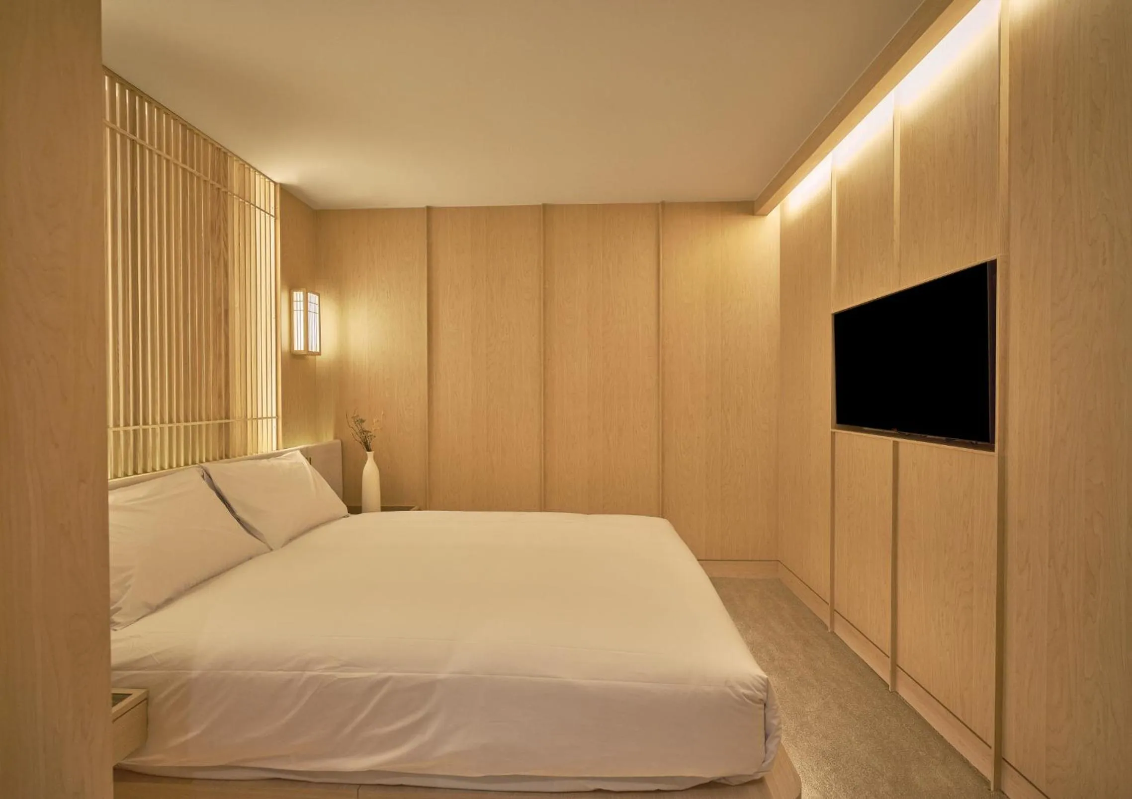 Bed in UH Continental CenterPoint