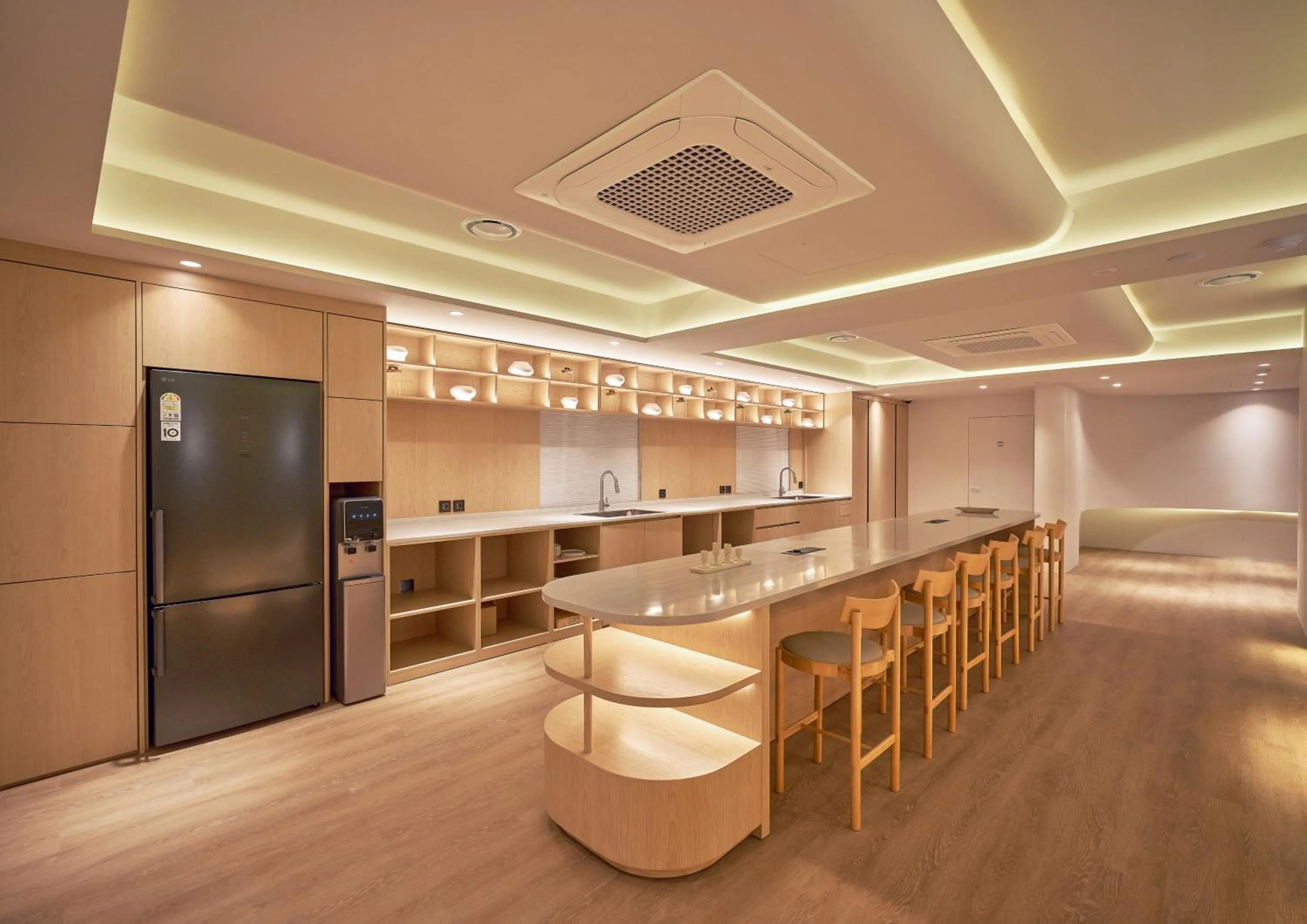 Dining area in UH Continental CenterPoint