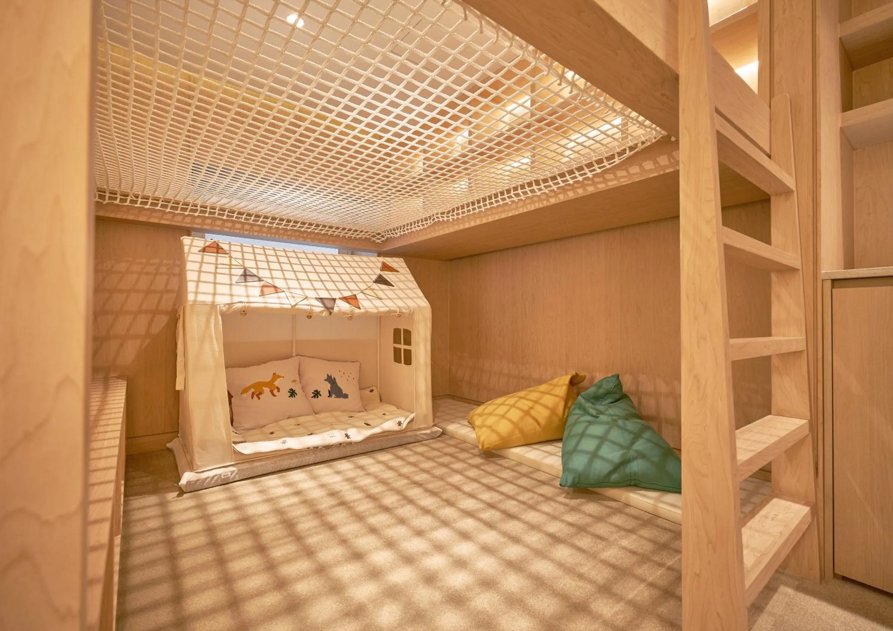 Photo of the whole room, Bed in UH Continental CenterPoint