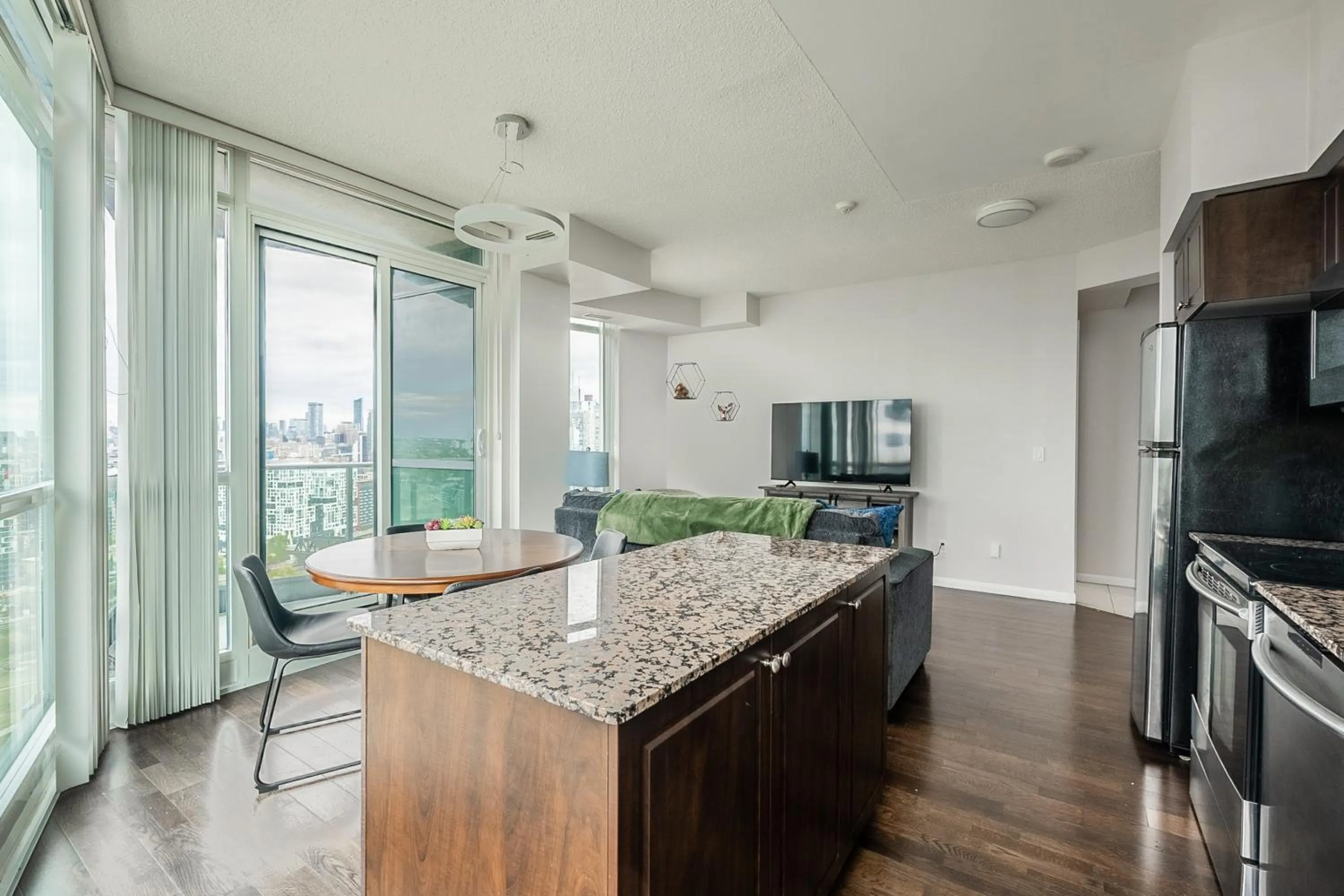 Kitchen or kitchenette in Rivetstays- The Neptune I