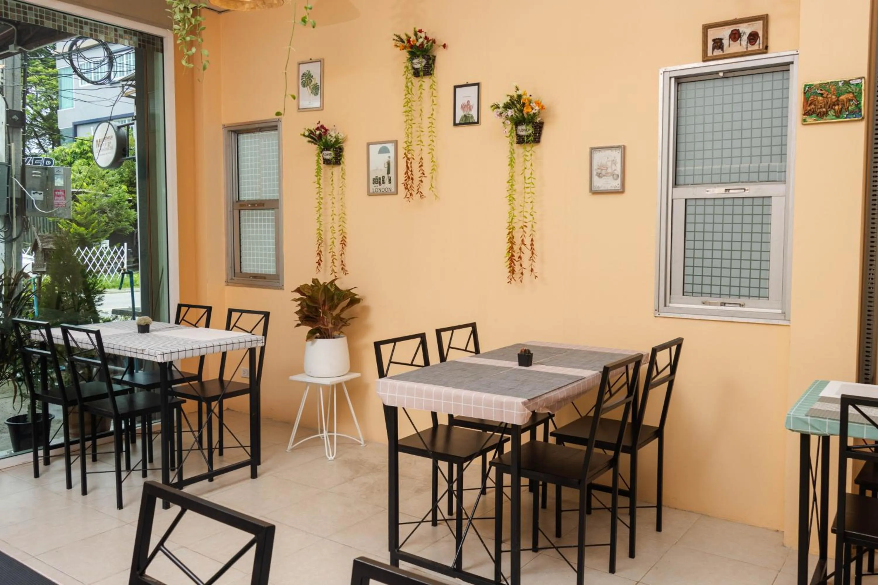 Dining area in Taw Win Place