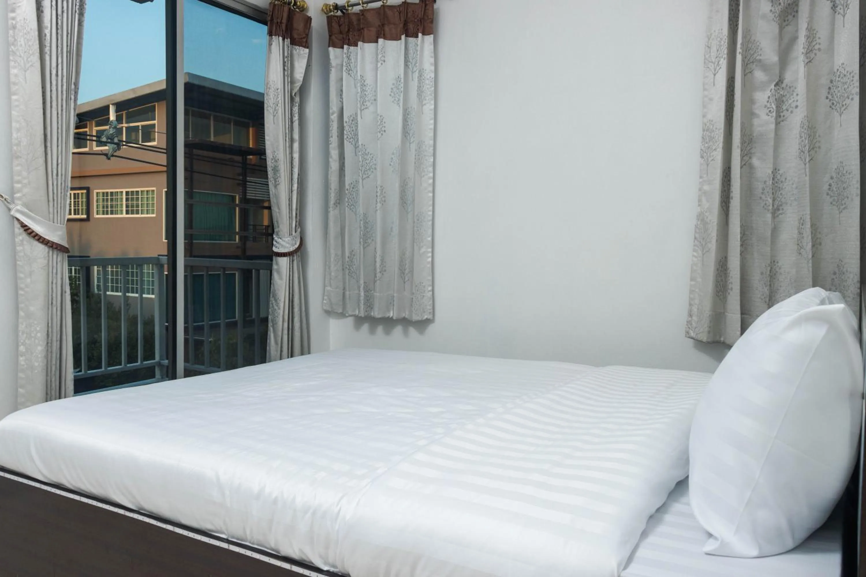 Balcony/Terrace, Bed in Taw Win Place