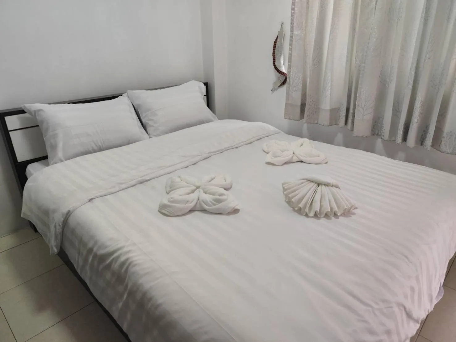 Bedroom, Bed in Taw Win Place