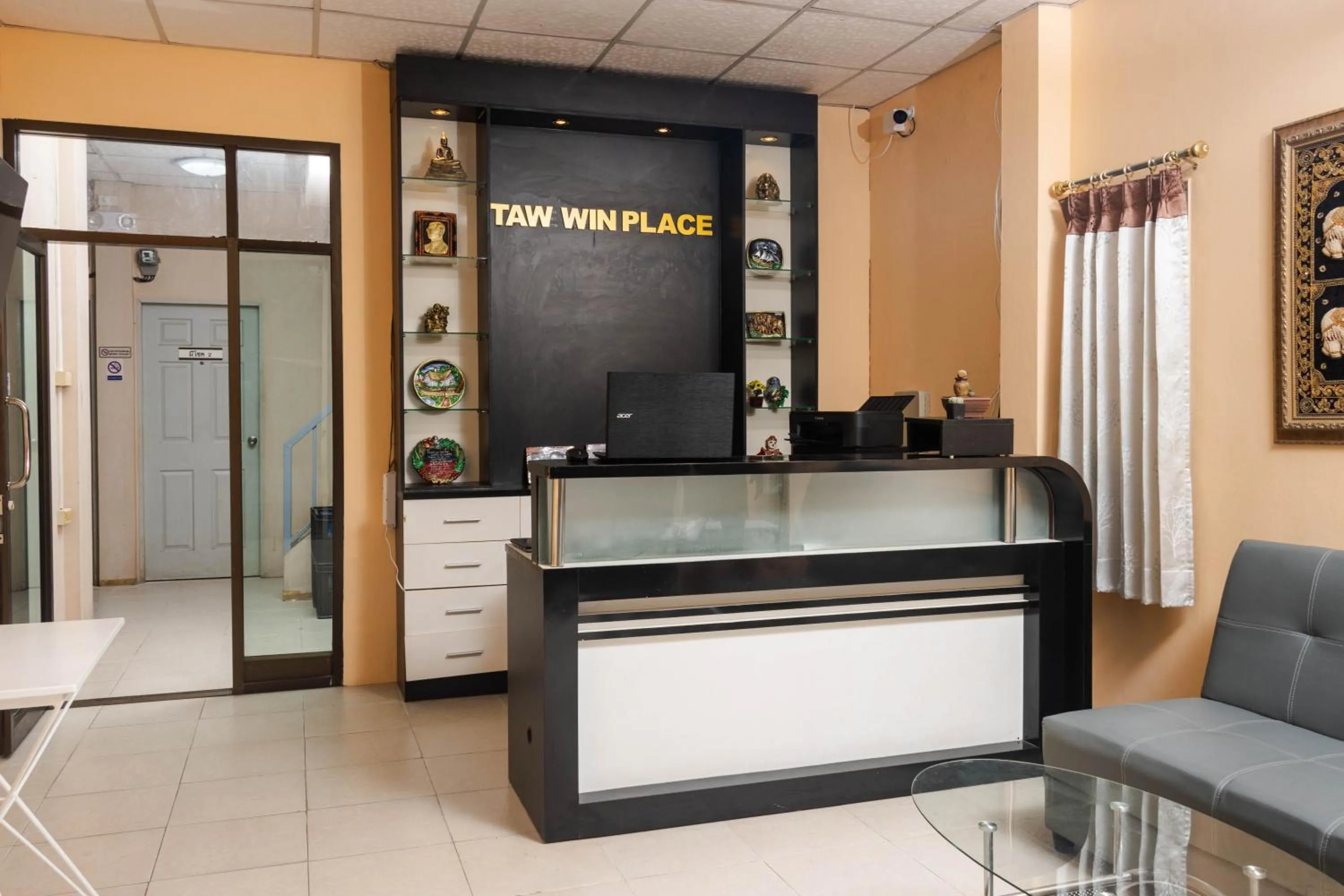 Lobby or reception in Taw Win Place
