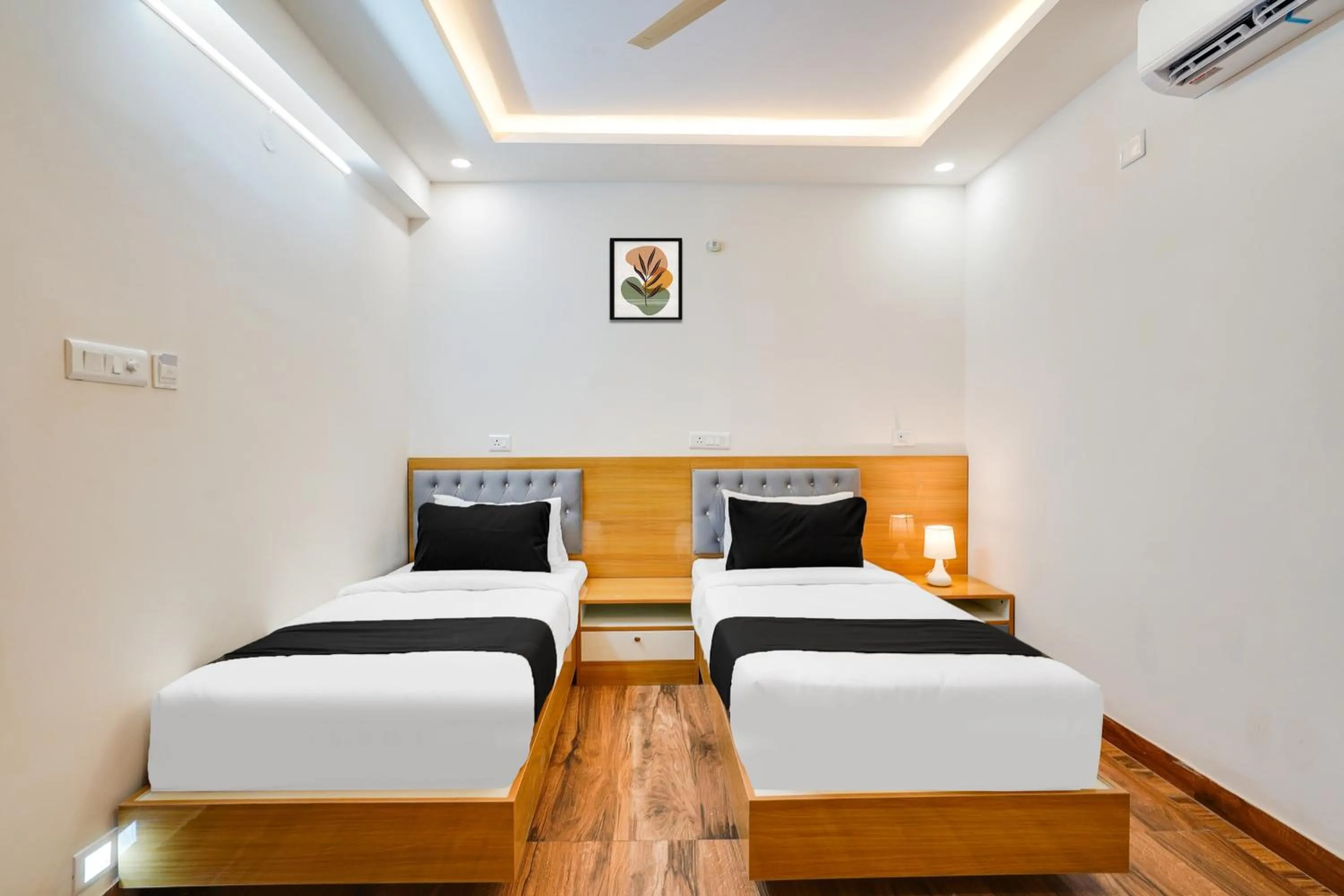 Bedroom, Bed in Townhouse RedMoon Suites