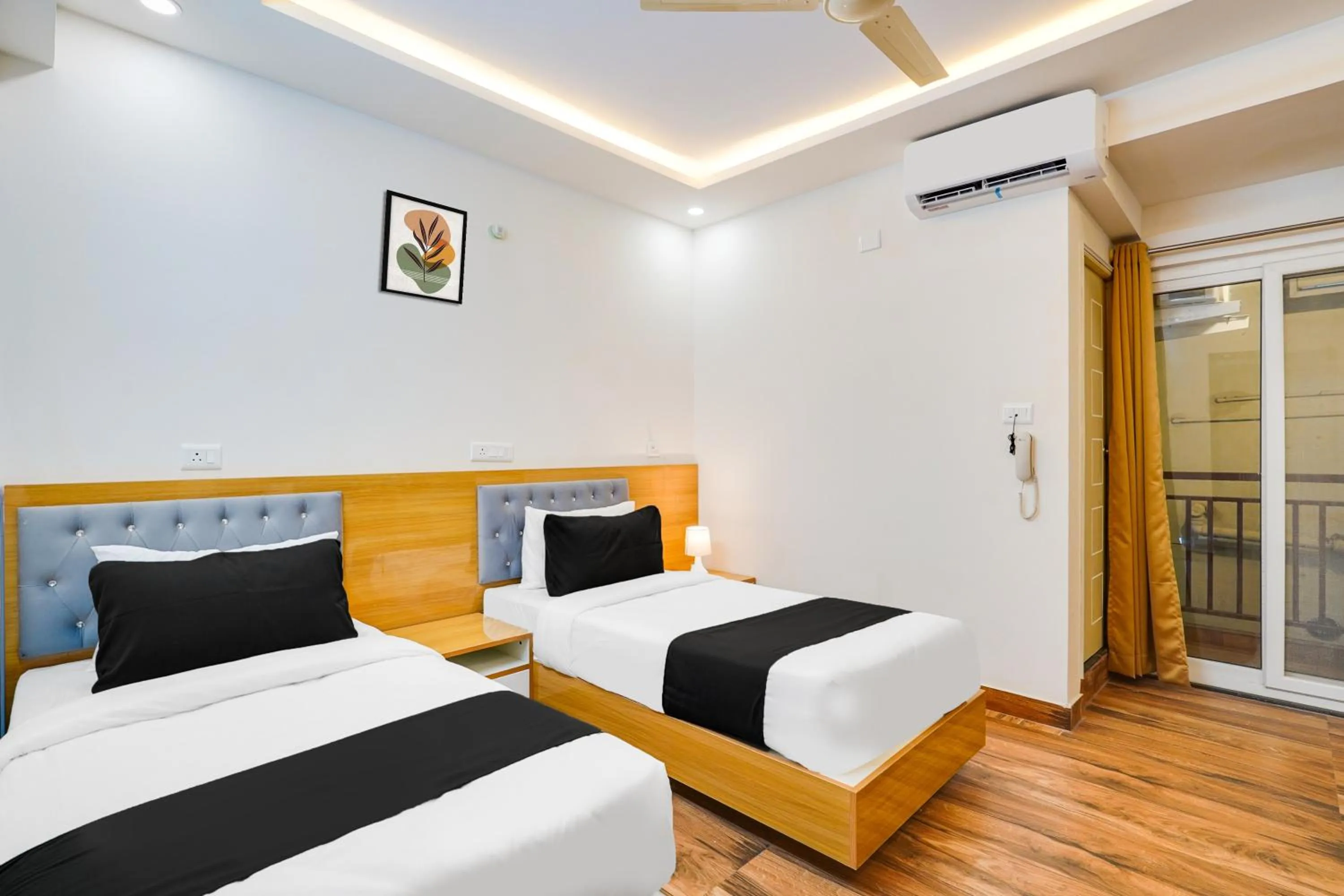 Lobby or reception, Bed in Townhouse RedMoon Suites