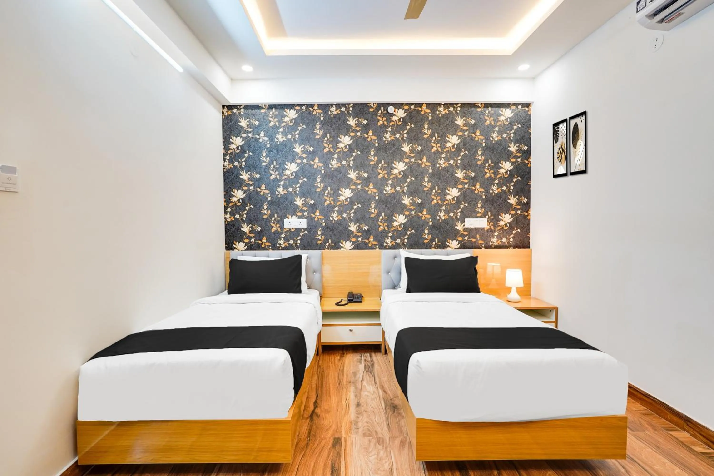 Bedroom, Bed in Townhouse RedMoon Suites