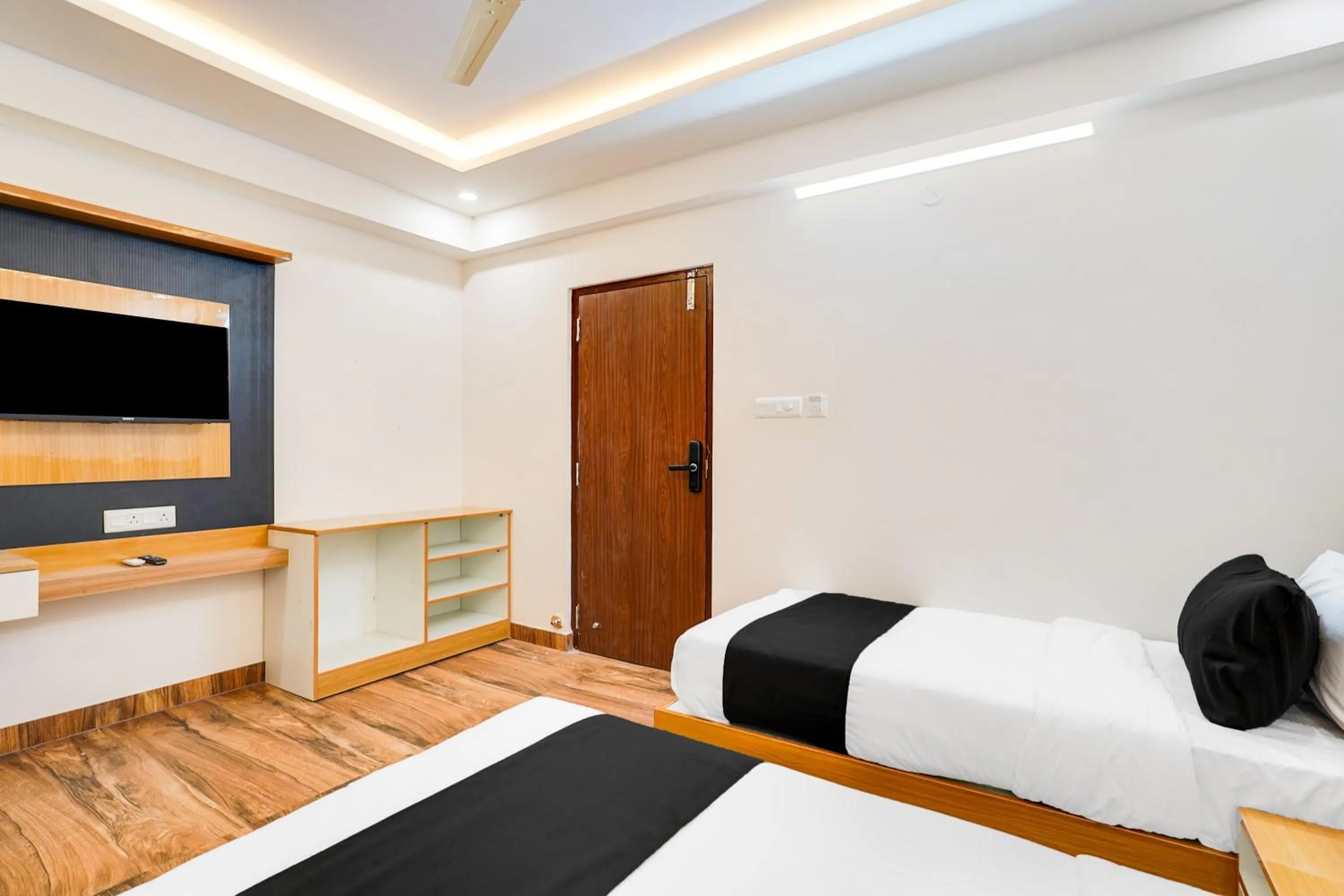 Lobby or reception, Bed in Townhouse RedMoon Suites