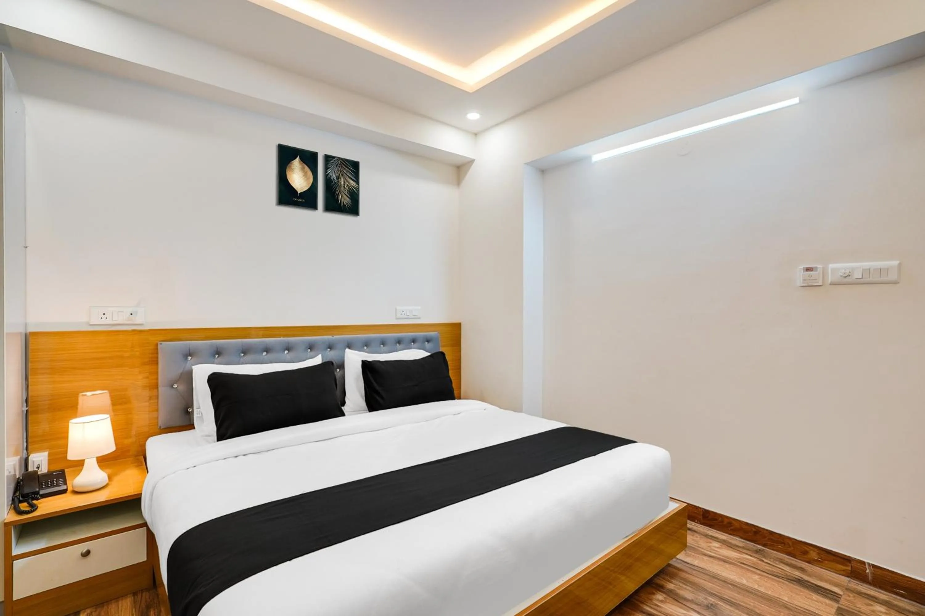 Bedroom, Bed in Townhouse RedMoon Suites