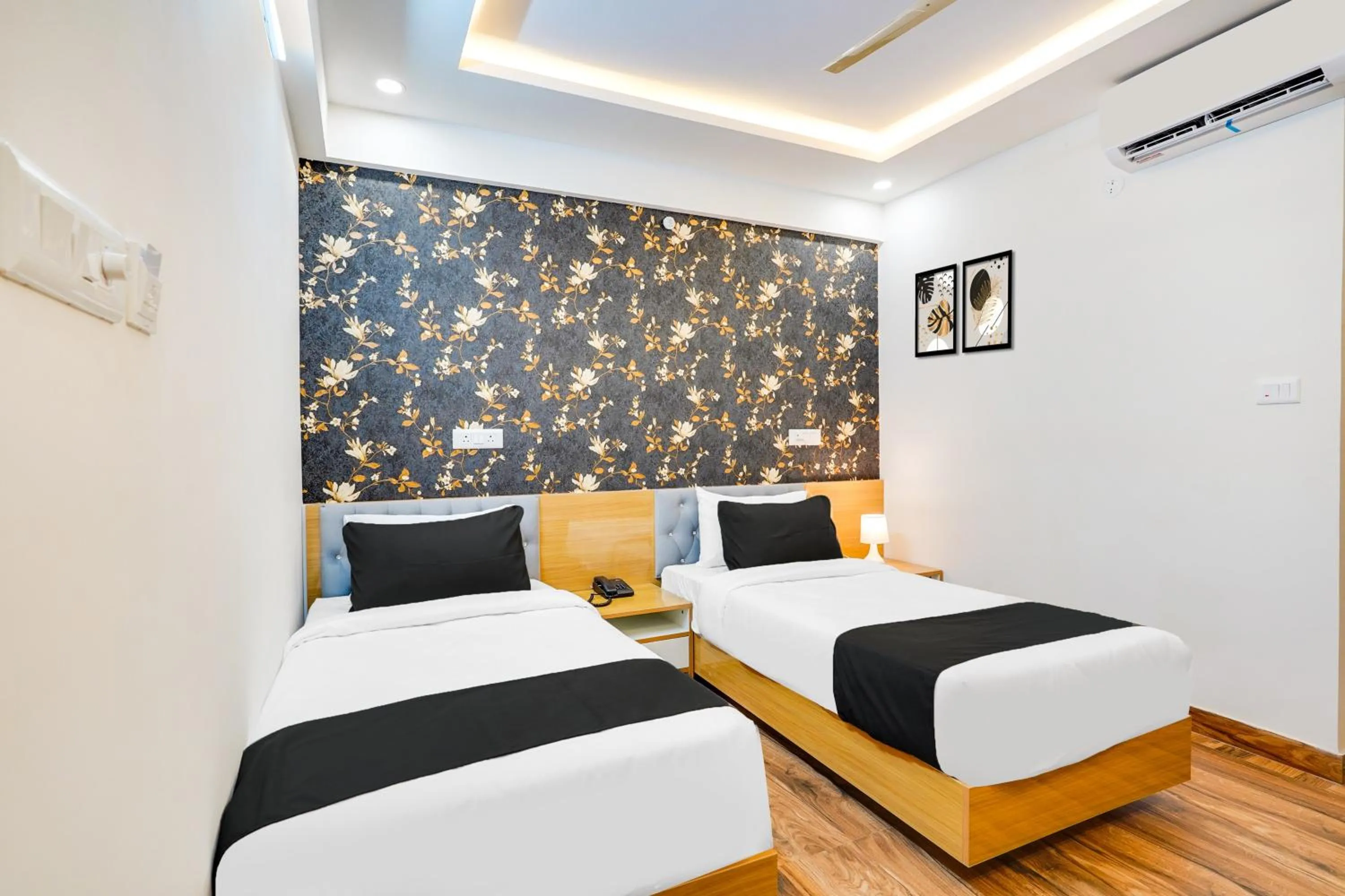 Bedroom, Bed in Townhouse RedMoon Suites