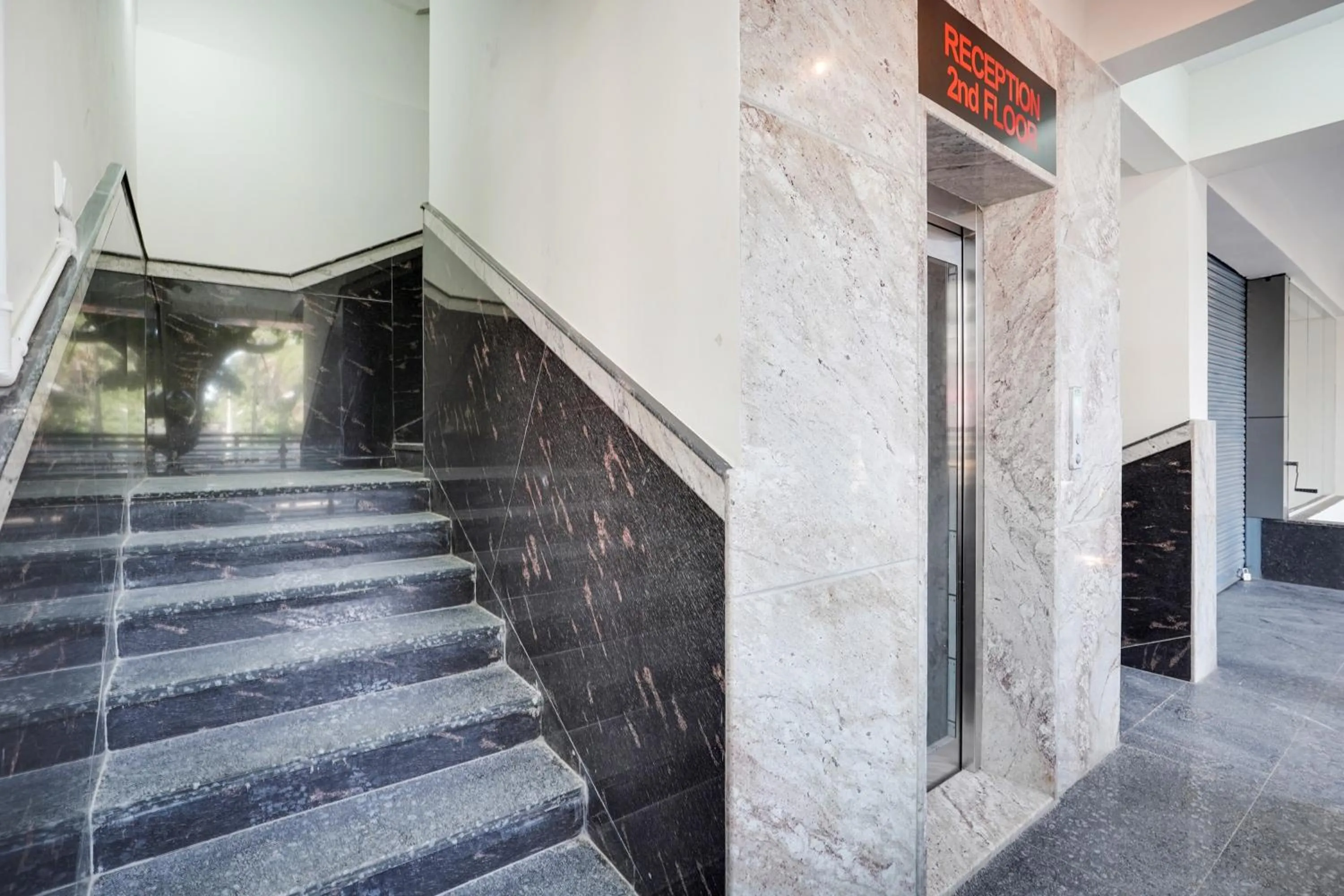 Lobby or reception in Townhouse RedMoon Suites