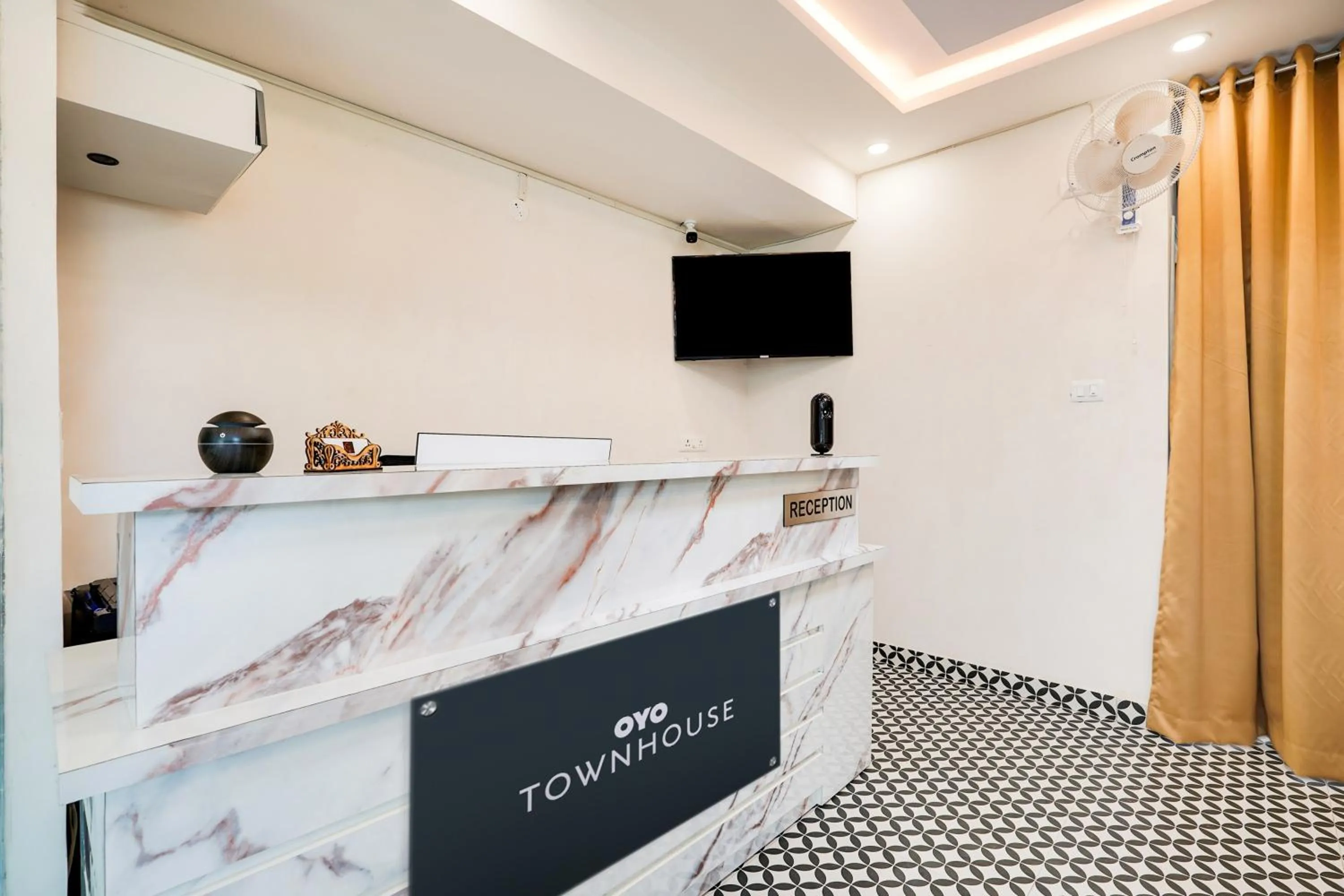 Lobby or reception in Townhouse RedMoon Suites