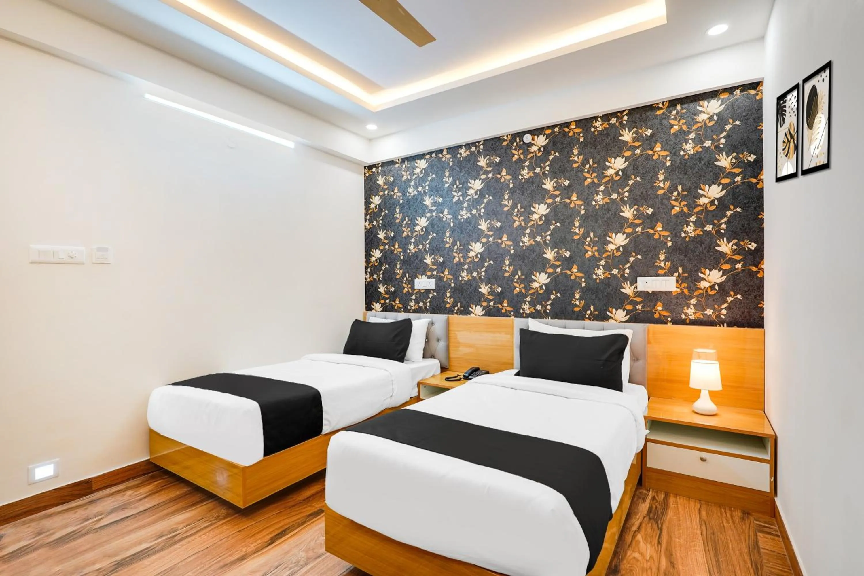 Bedroom, Bed in Townhouse RedMoon Suites