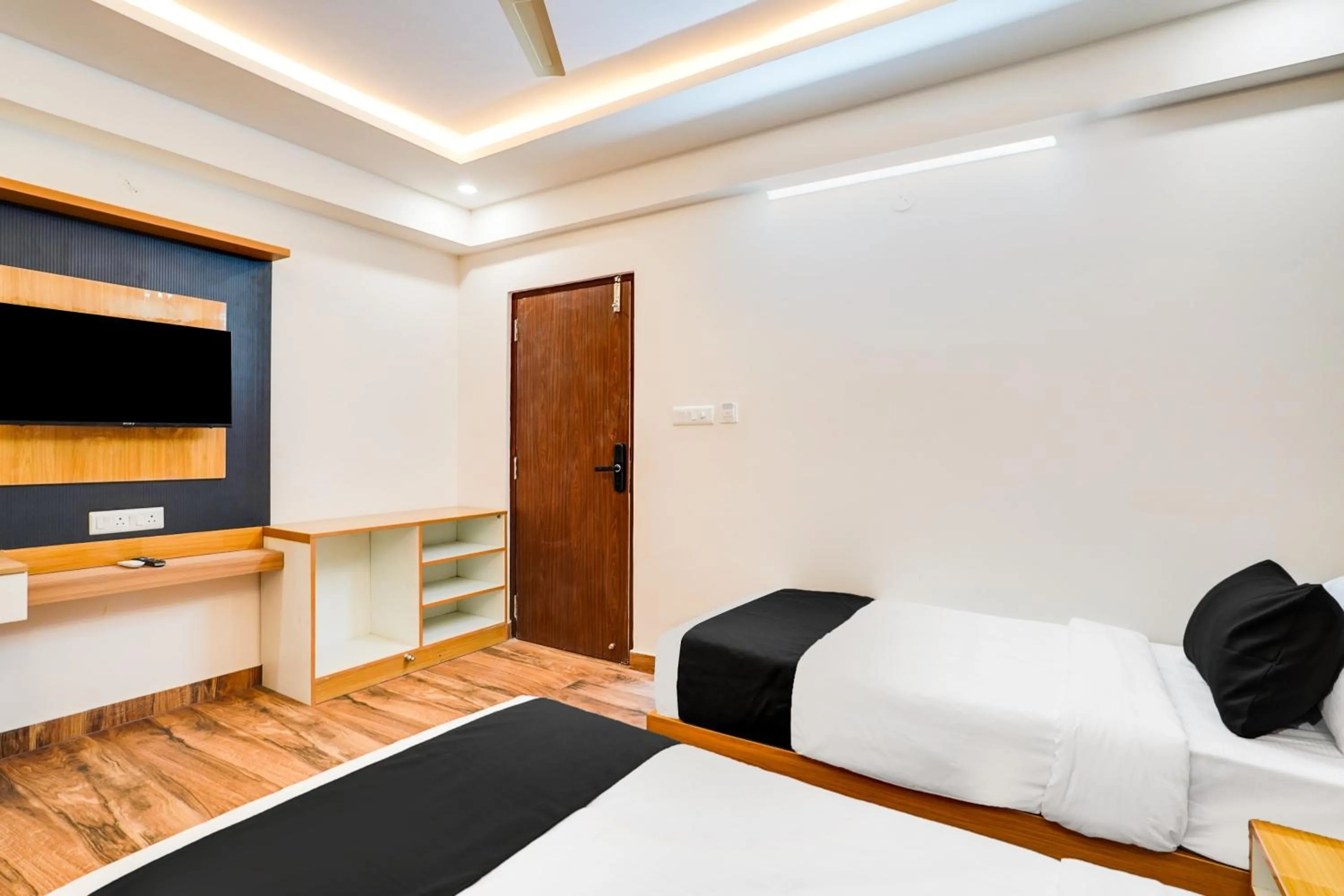 Bedroom, Bed in Townhouse RedMoon Suites