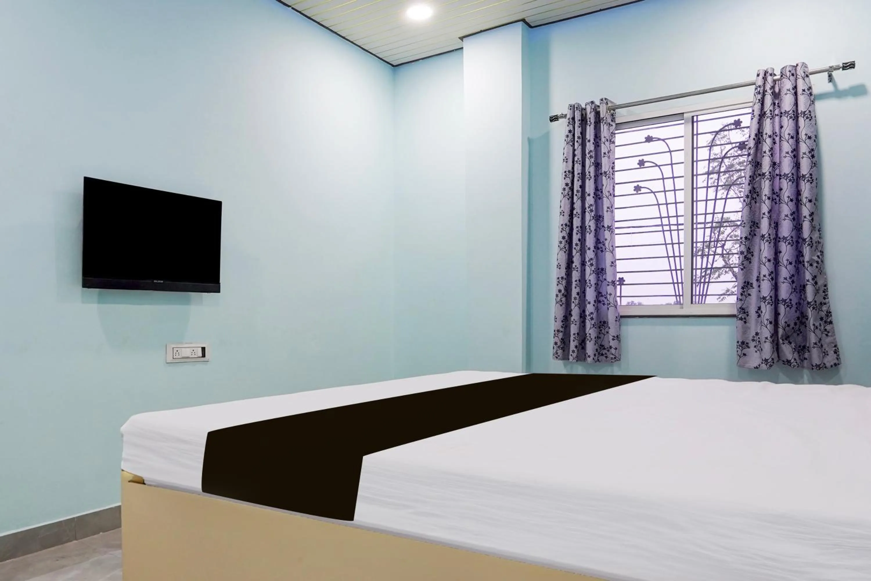 Bedroom, Bed in Hotel O JANNAT