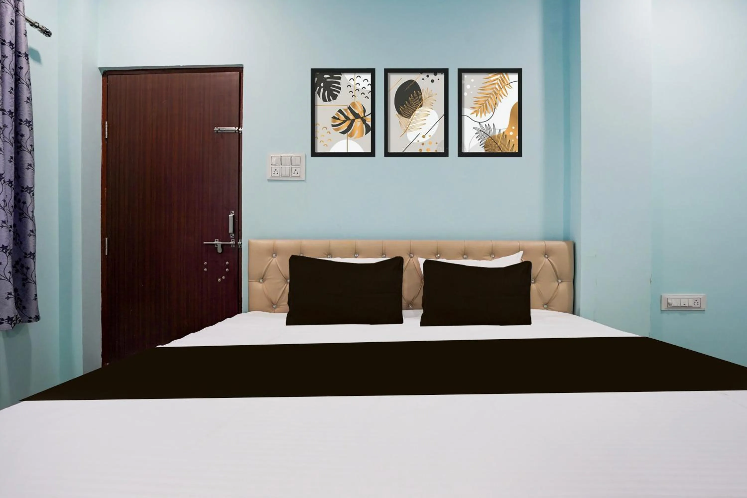 Bedroom, Bed in Hotel O JANNAT