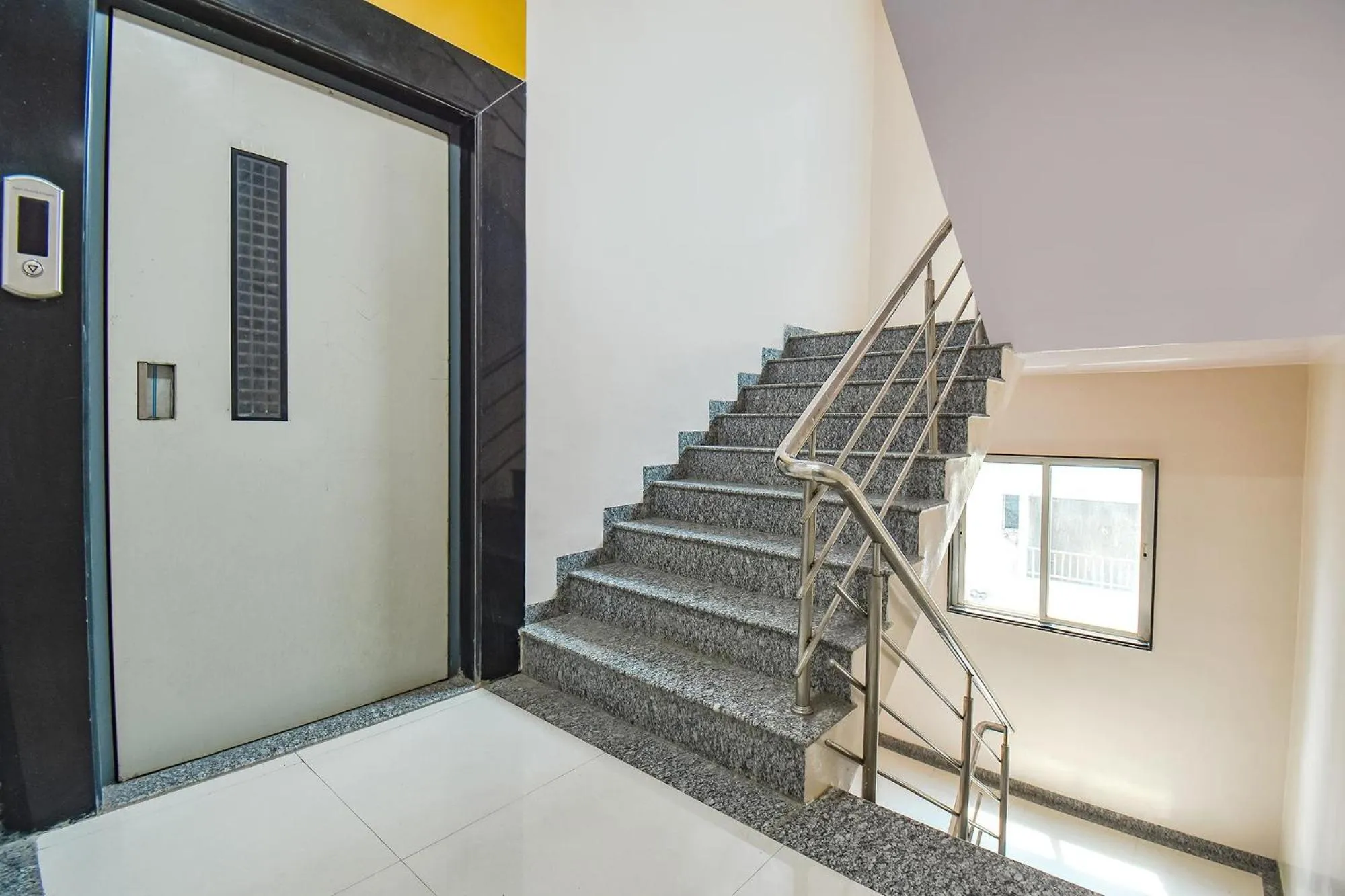 Lobby or reception in Via SL Rooms - Nr MCF CAMP