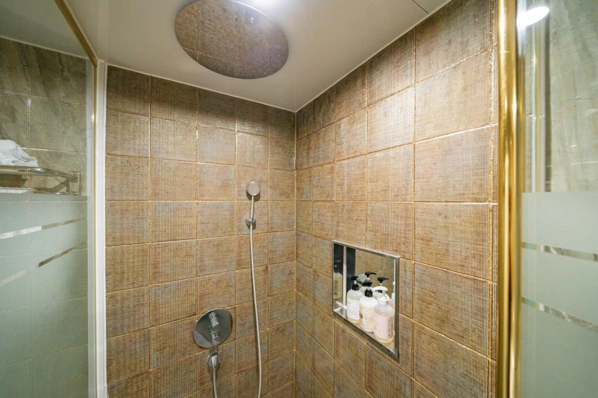 Shower in Hotel THE ART UIWANG