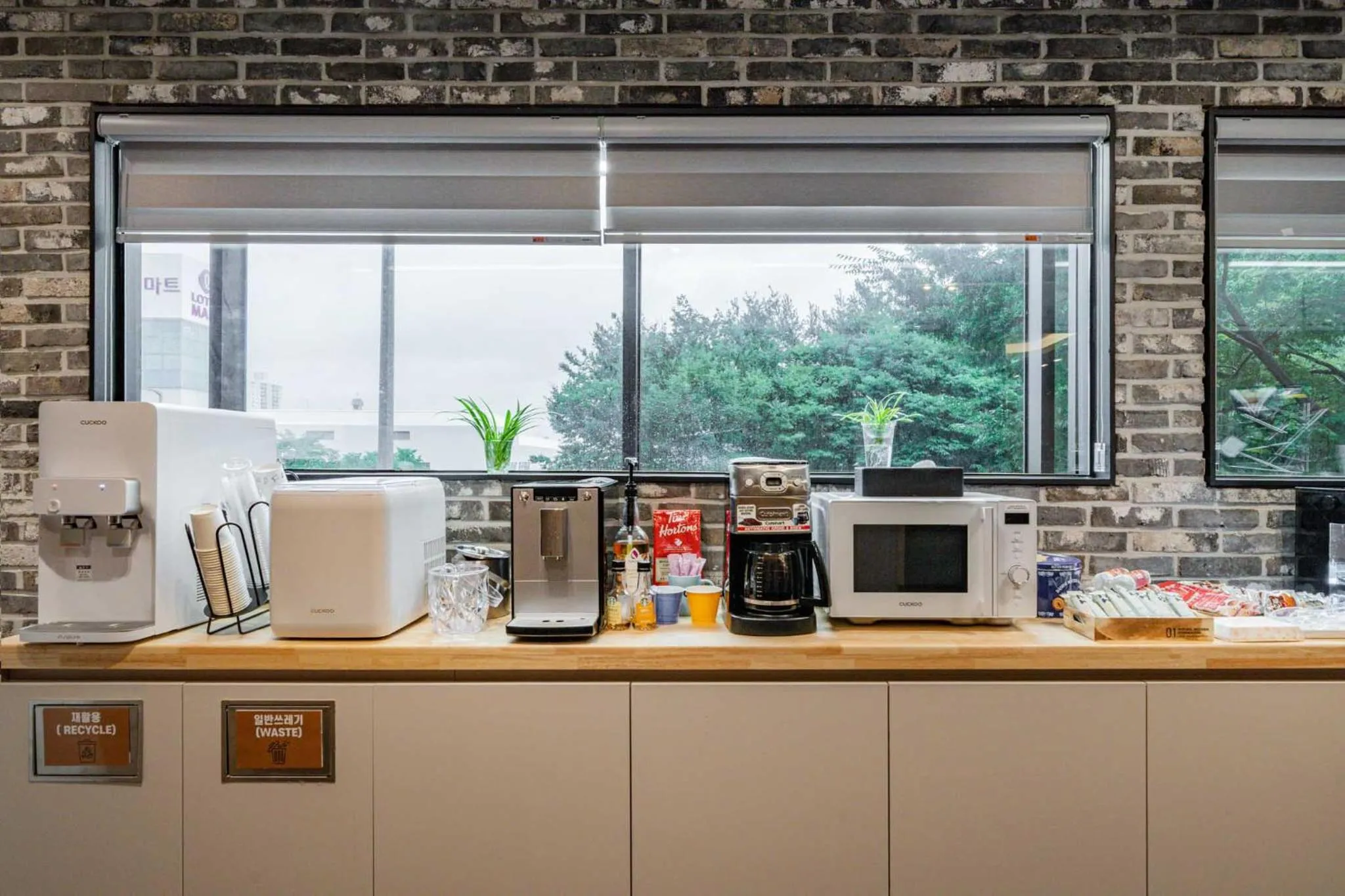 Coffee/tea facilities in Hotel THE ART UIWANG