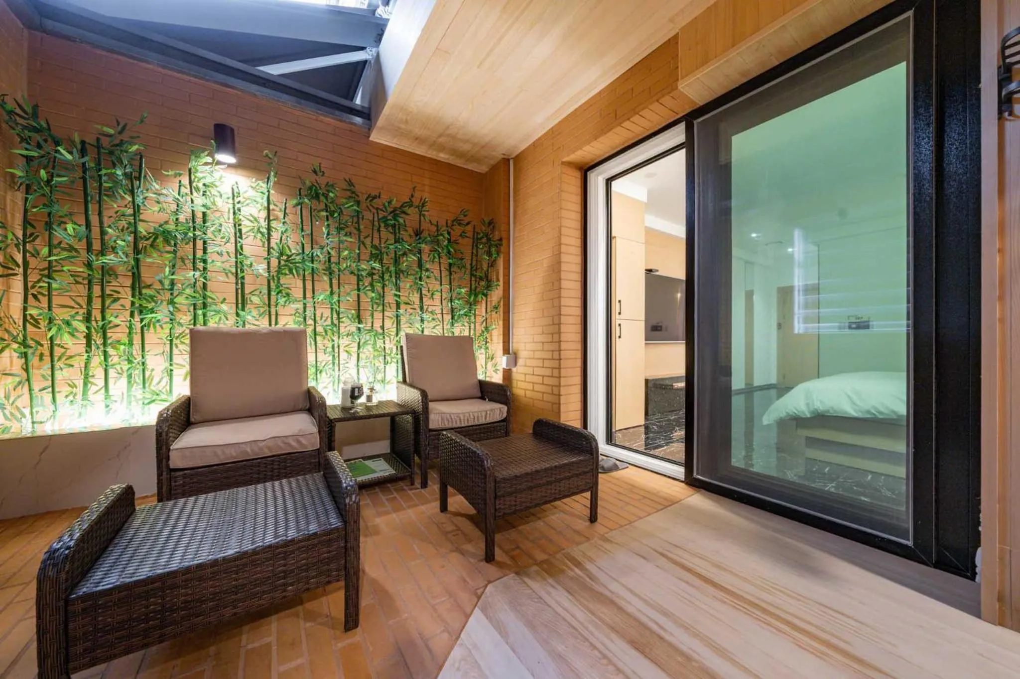 Seating area, Bed in Hotel THE ART UIWANG