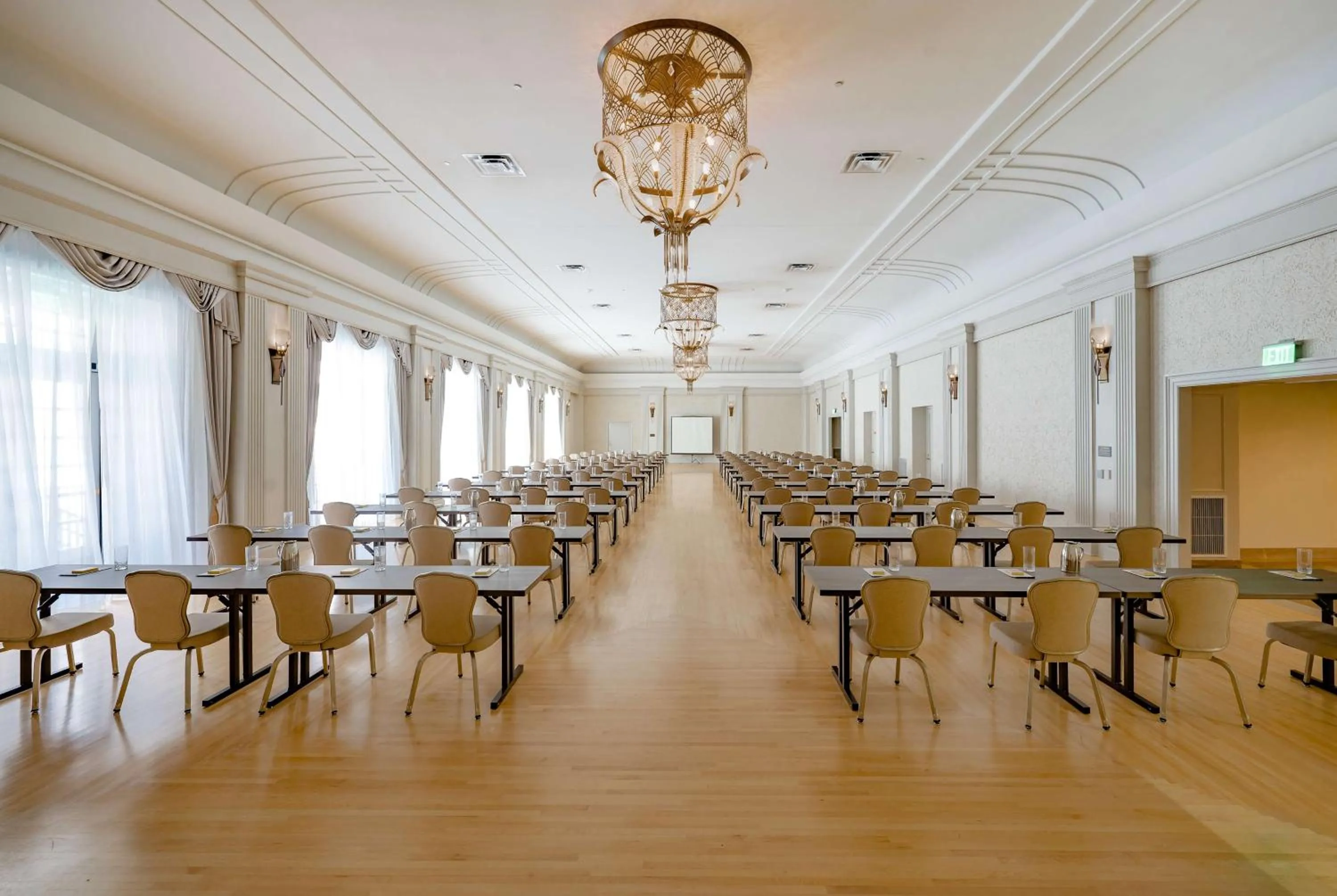 Meeting/conference room in Hotel Fort Des Moines, Curio Collection By Hilton