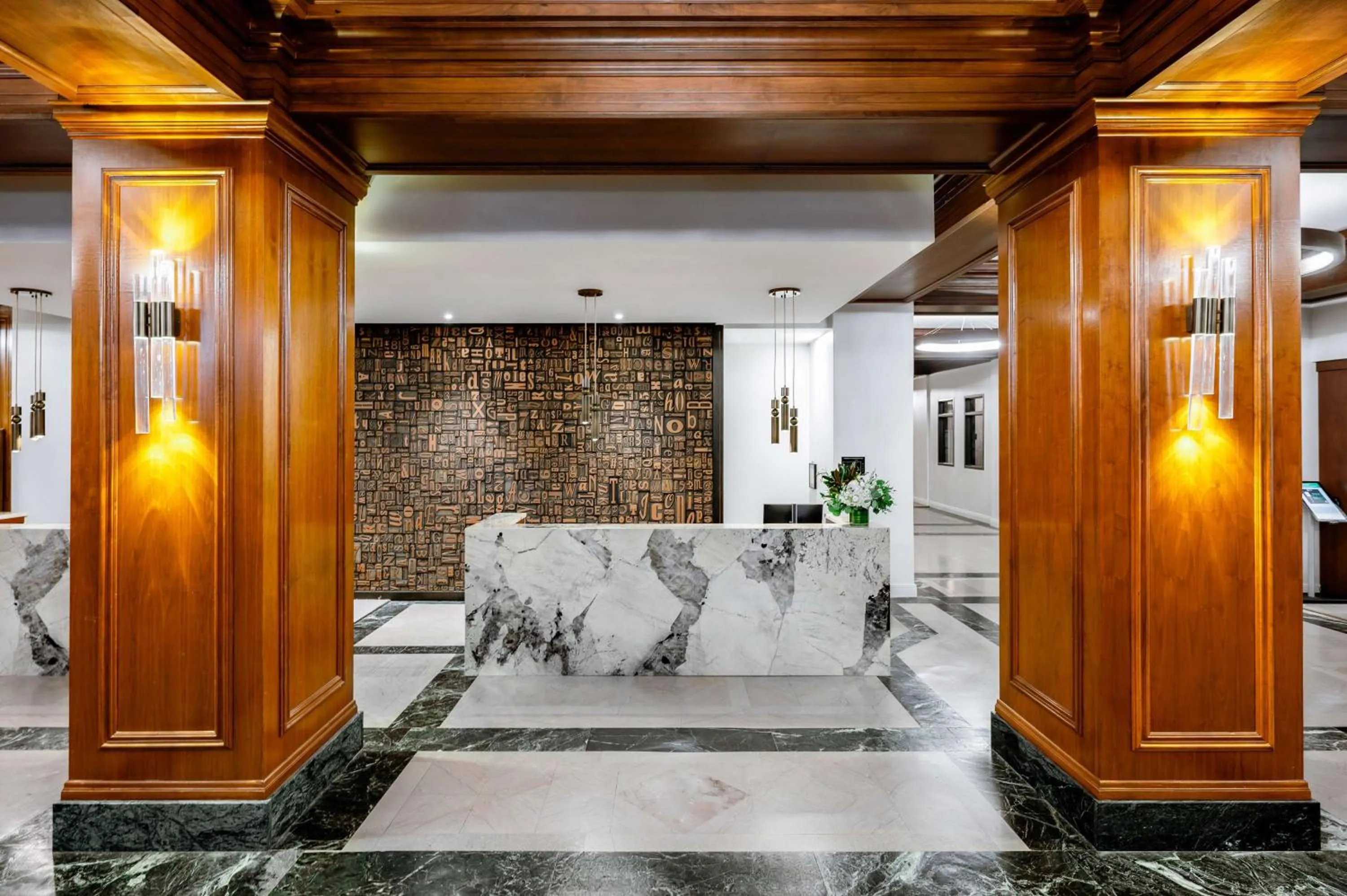 Lobby or reception in Hotel Fort Des Moines, Curio Collection By Hilton