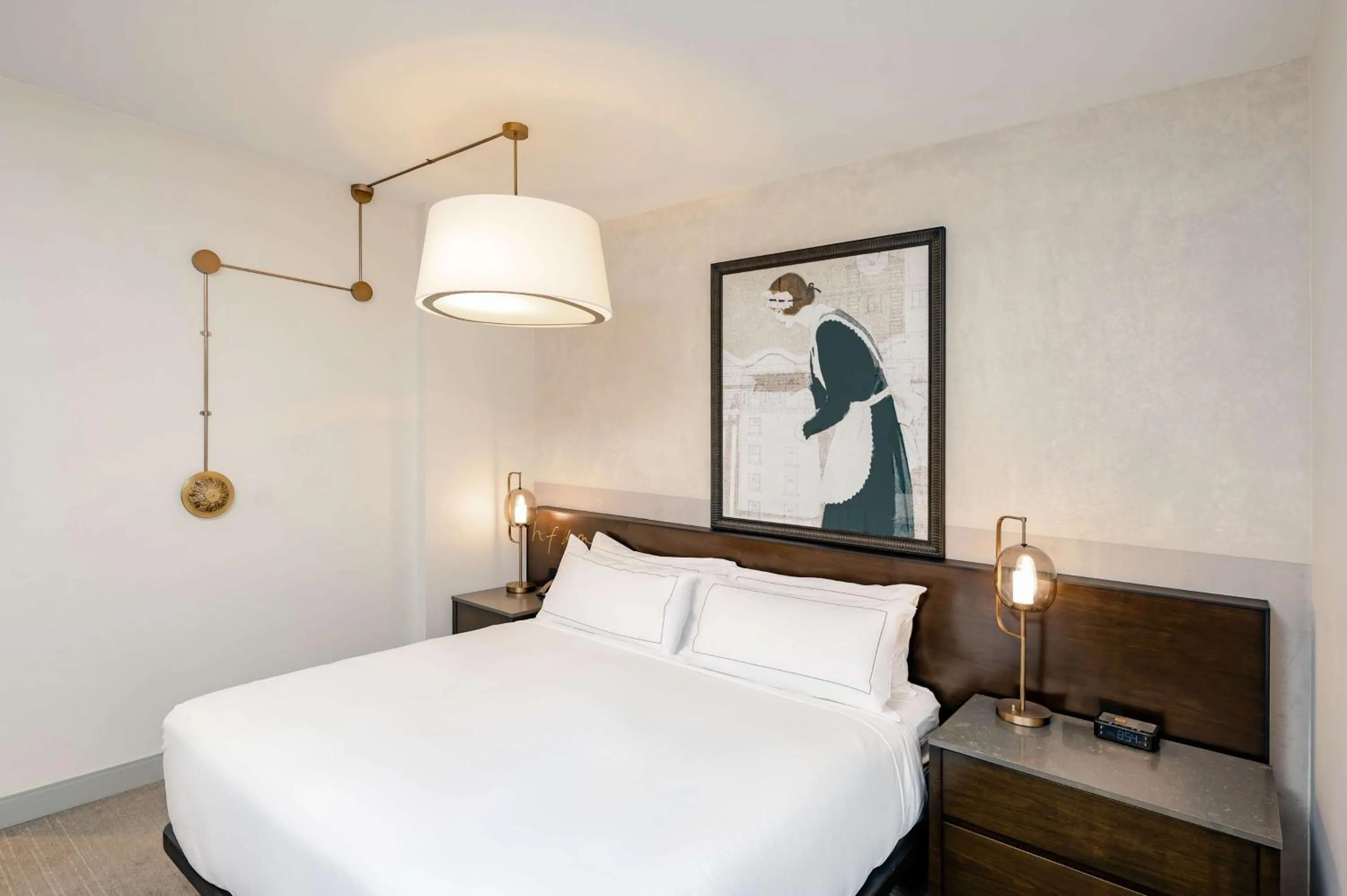 Bed in Hotel Fort Des Moines, Curio Collection By Hilton