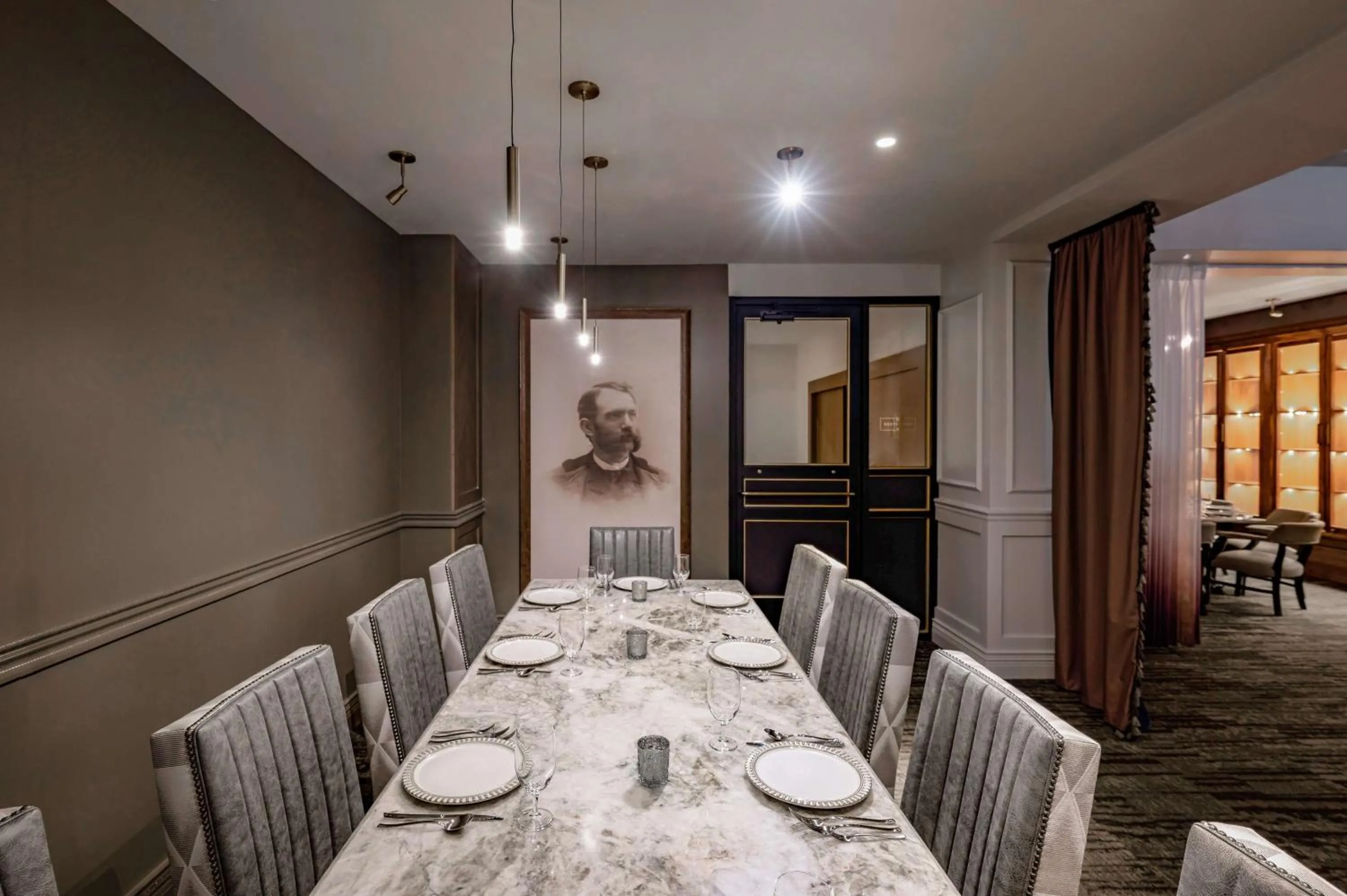 Restaurant/places to eat in Hotel Fort Des Moines, Curio Collection By Hilton