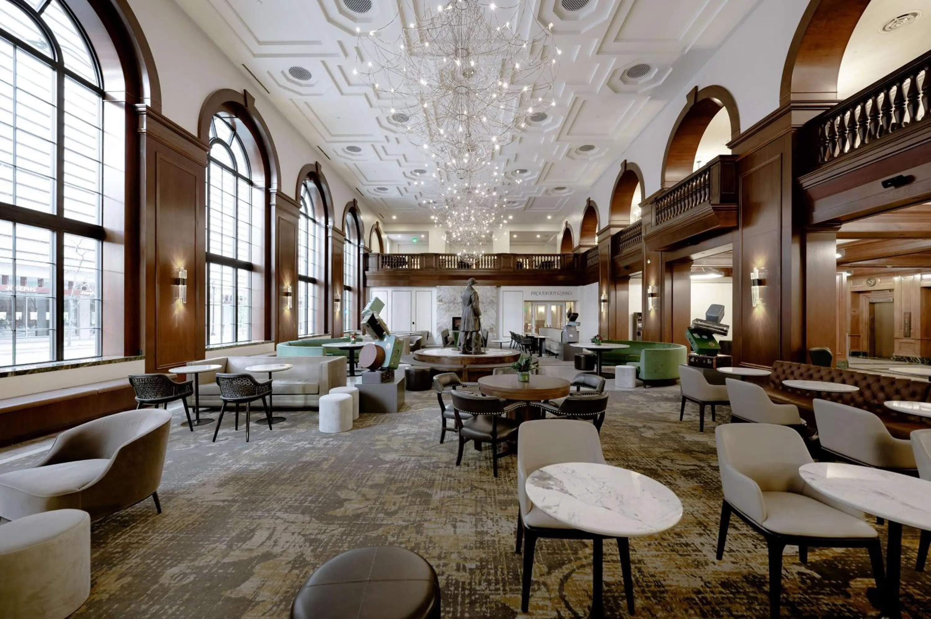 Lobby or reception in Hotel Fort Des Moines, Curio Collection By Hilton