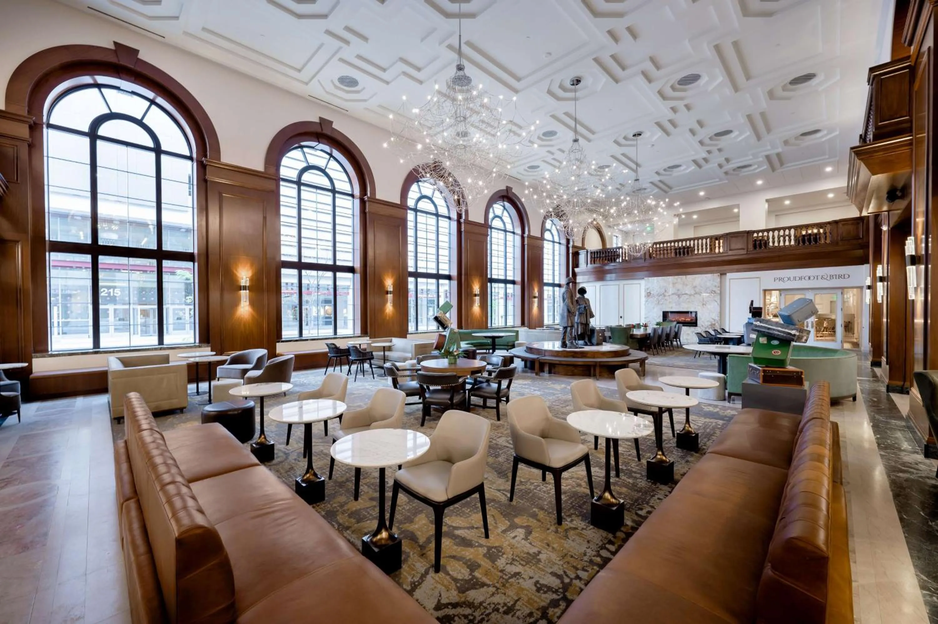 Lobby or reception in Hotel Fort Des Moines, Curio Collection By Hilton
