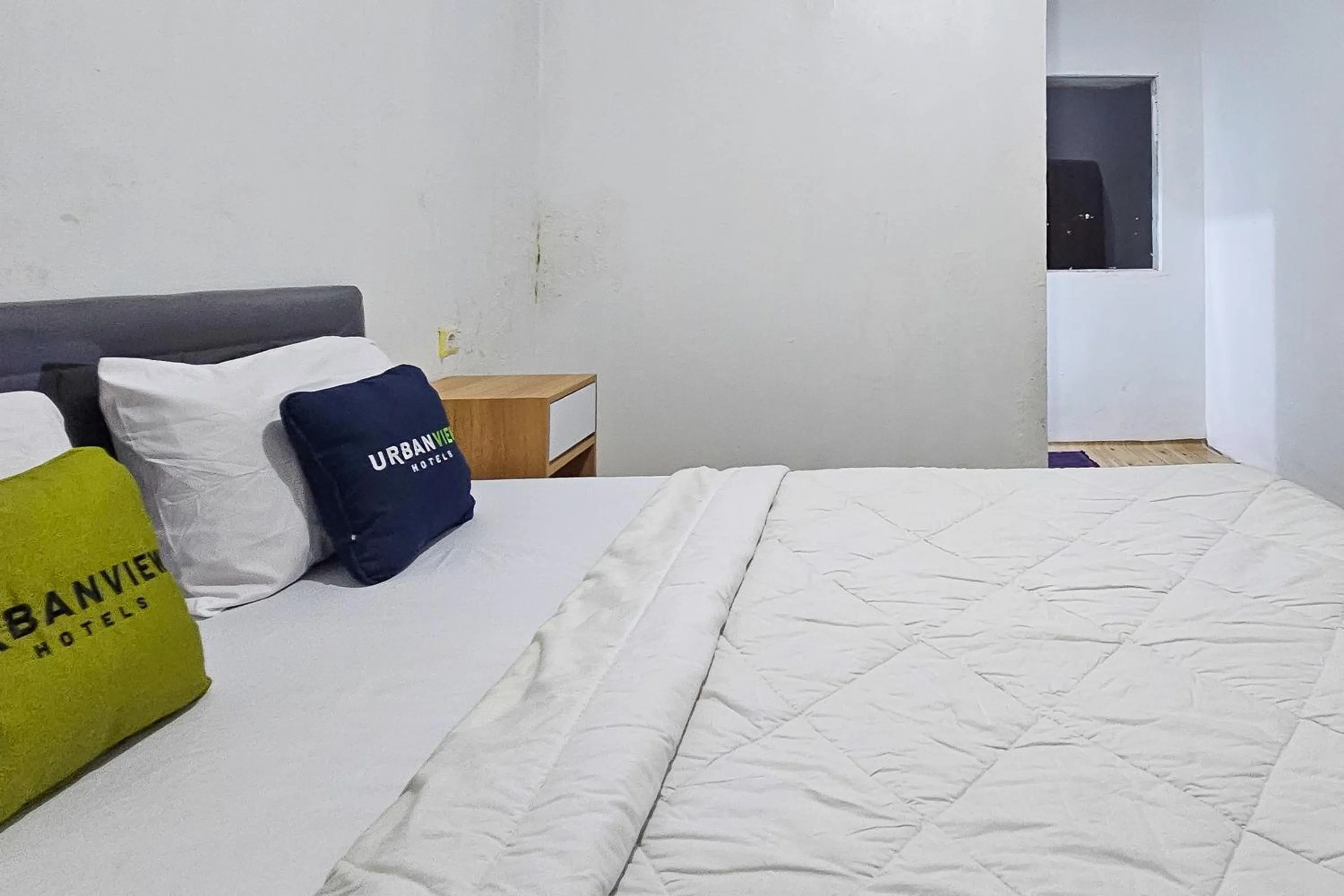 Bedroom, Bed in Urbanview Orchid Guest House