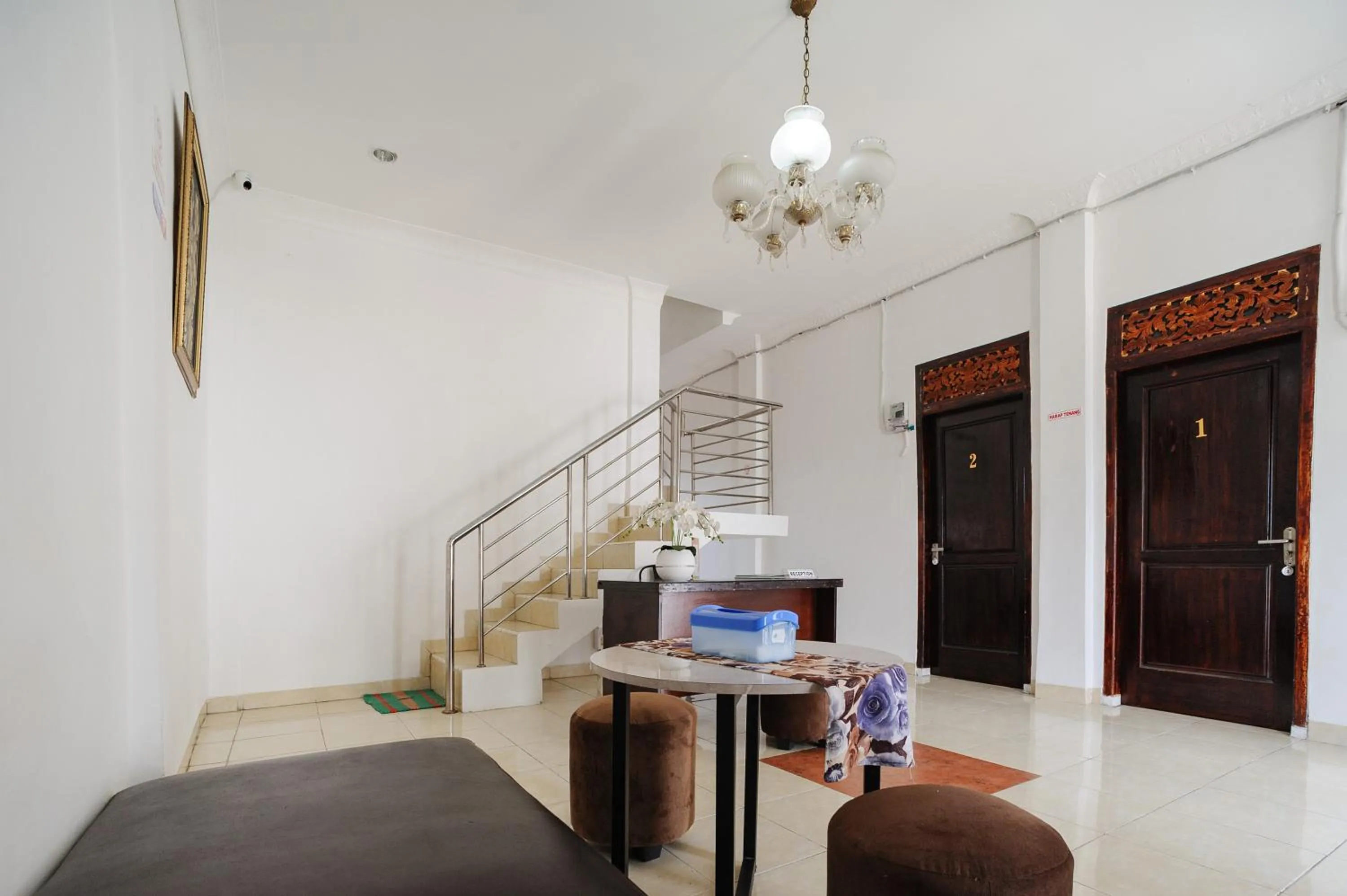 Lobby or reception in Urbanview GH Flamboyan 3 Syariah Lampung By RedDoorz