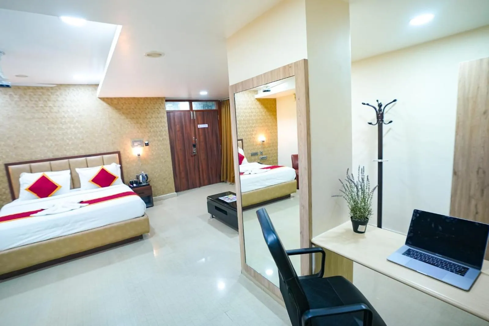 Photo of the whole room, Bed in Sunrise A Boutique Hotel, Kondapur - Gachibowli