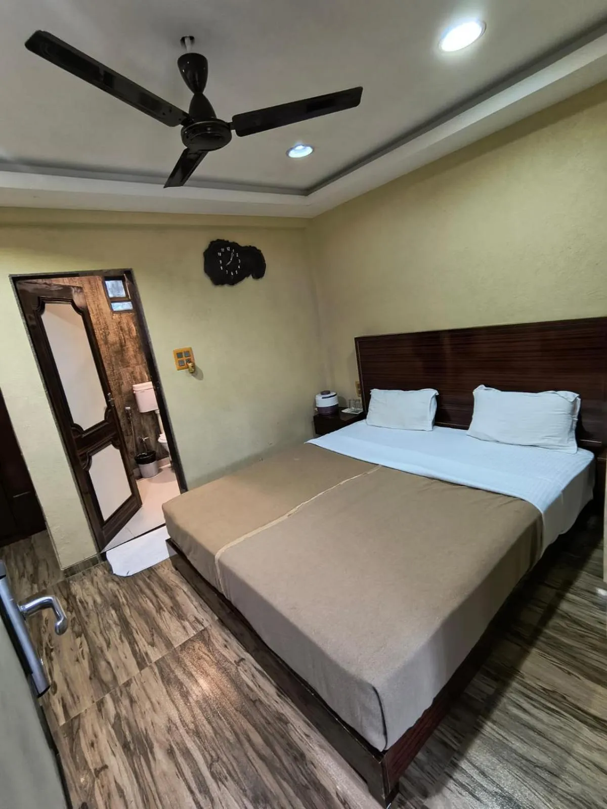 Bedroom, Bed in Aayush Resort