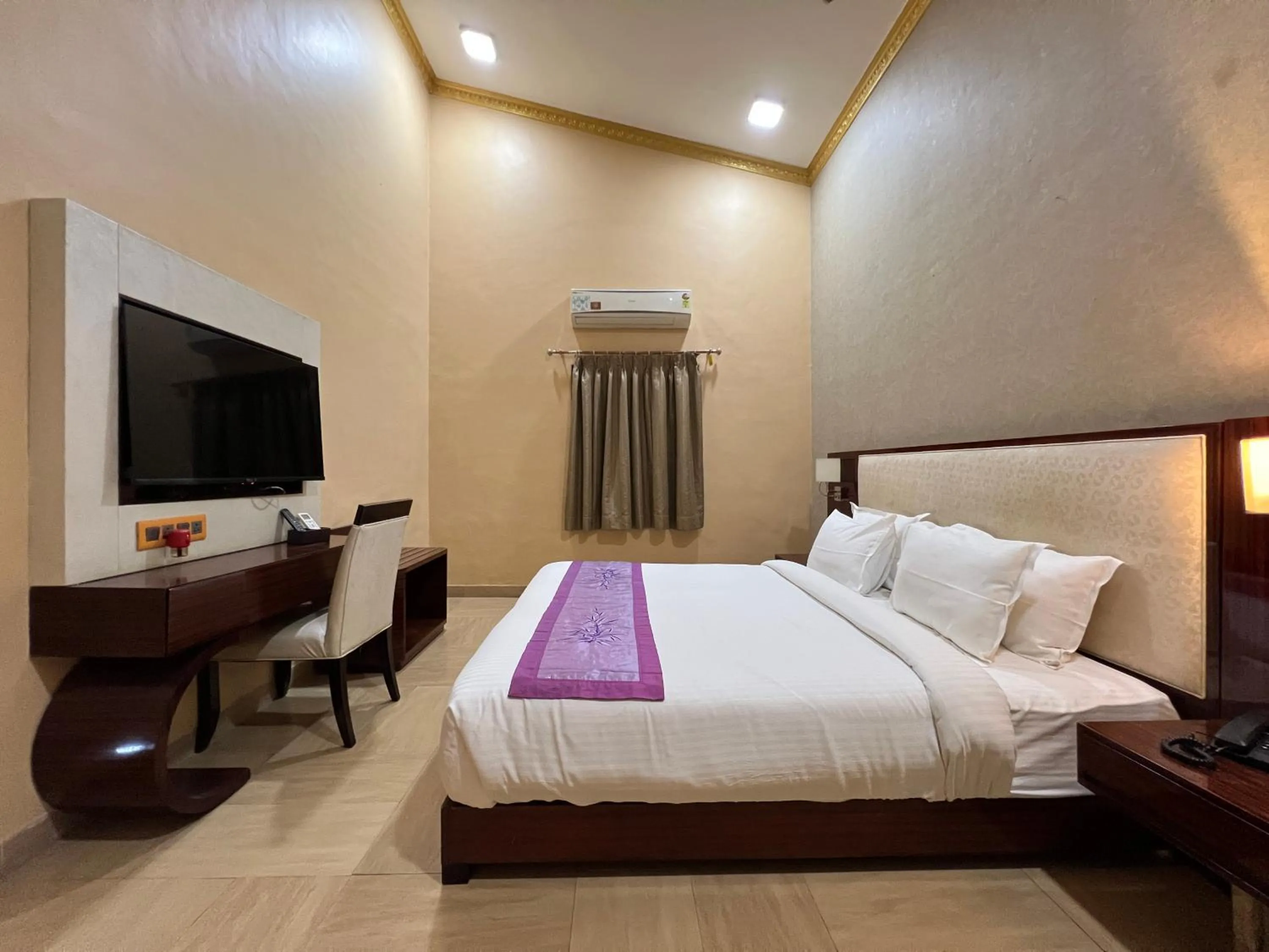 Bed in Aayush Resort