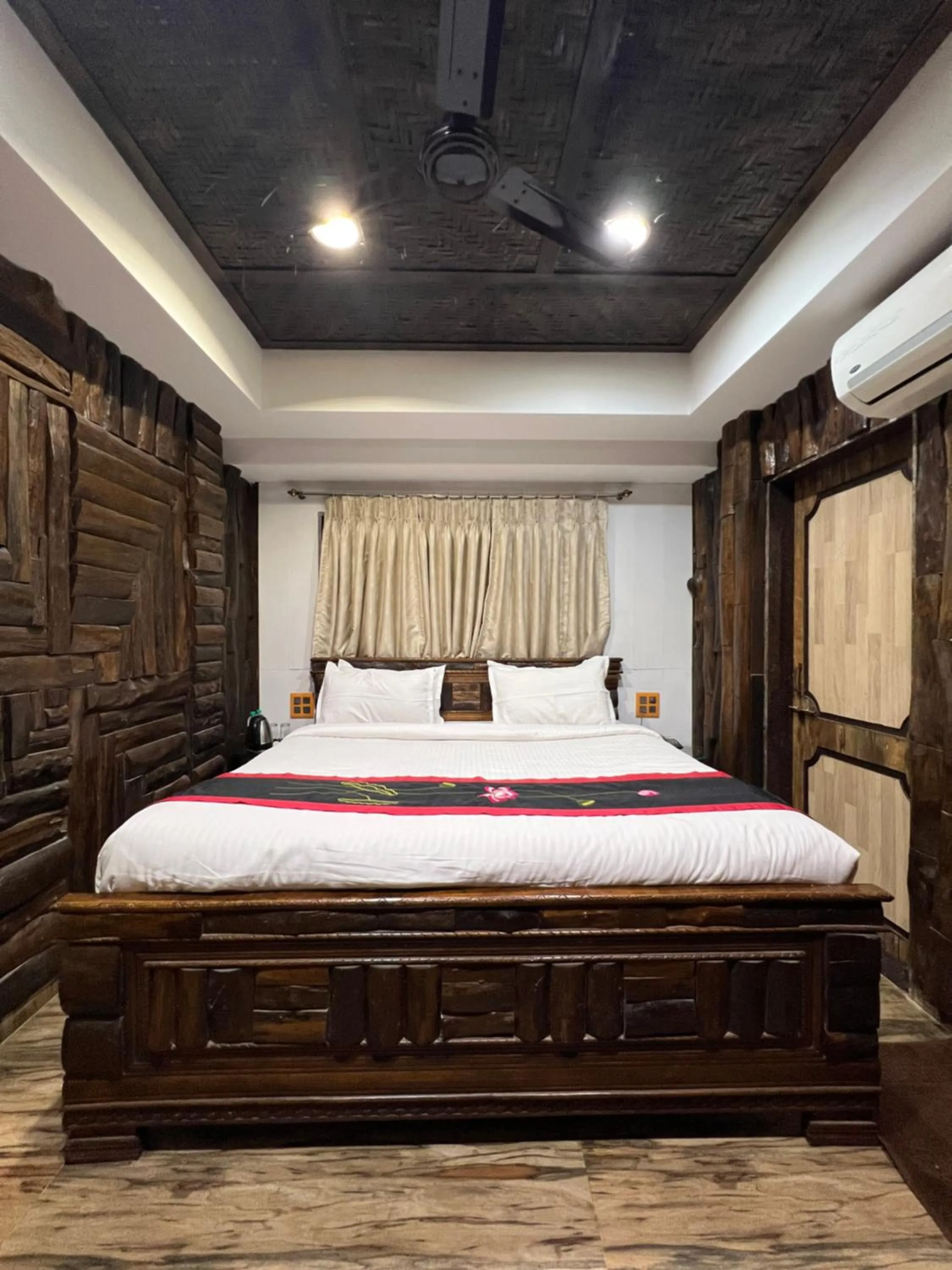 Bed in Aayush Resort