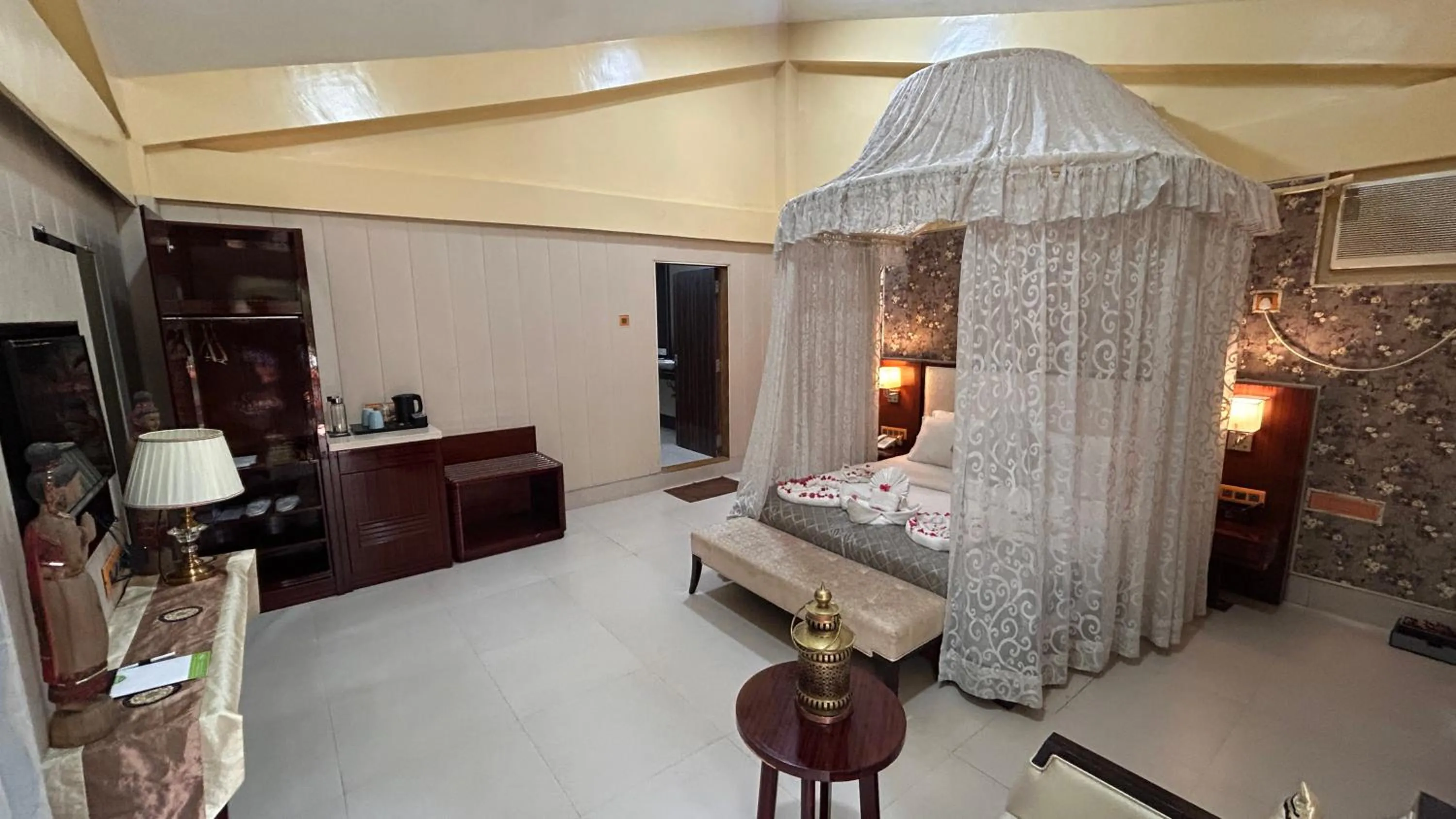 Bedroom, Bed in Aayush Resort