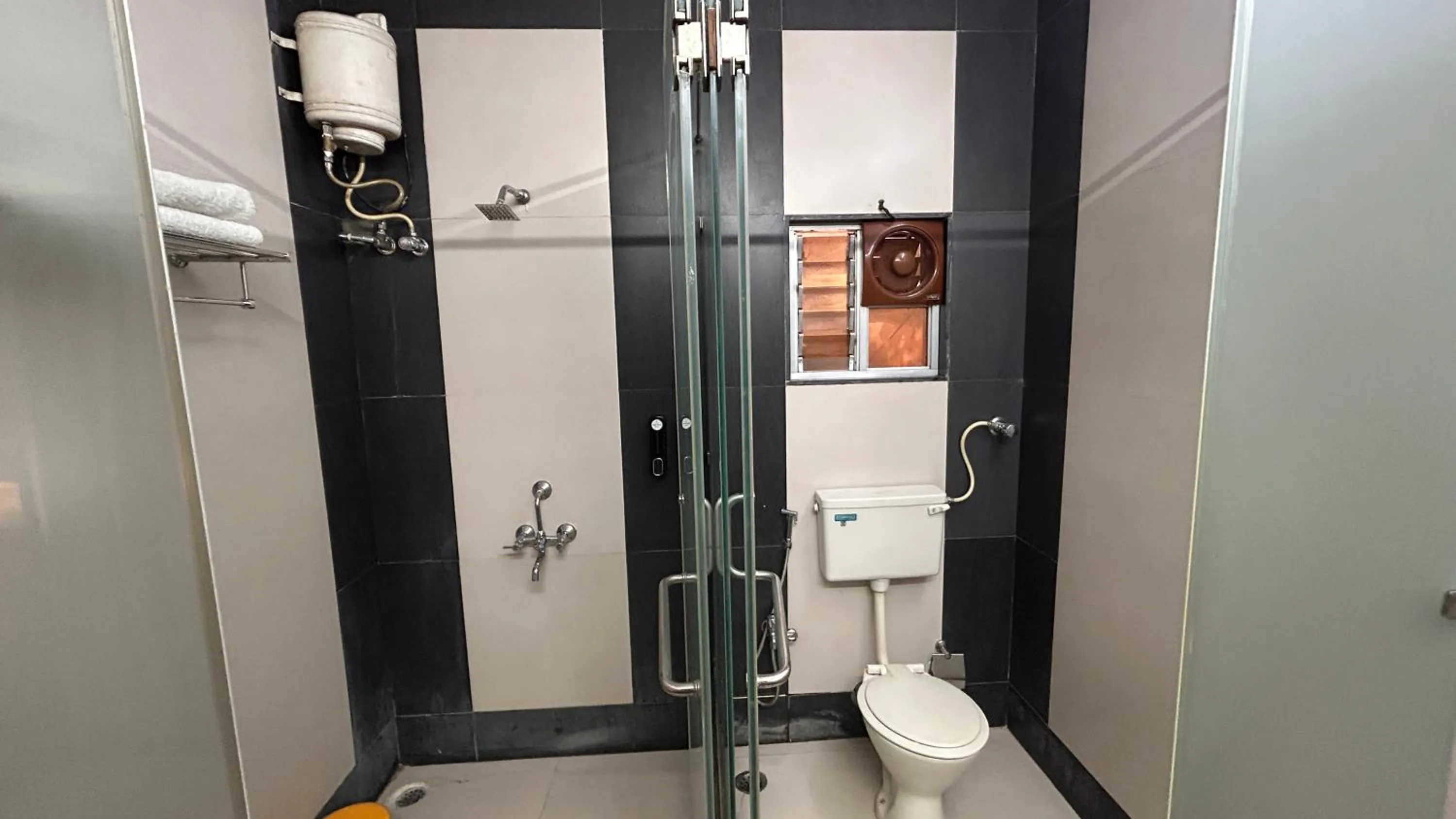 Shower in Aayush Resort