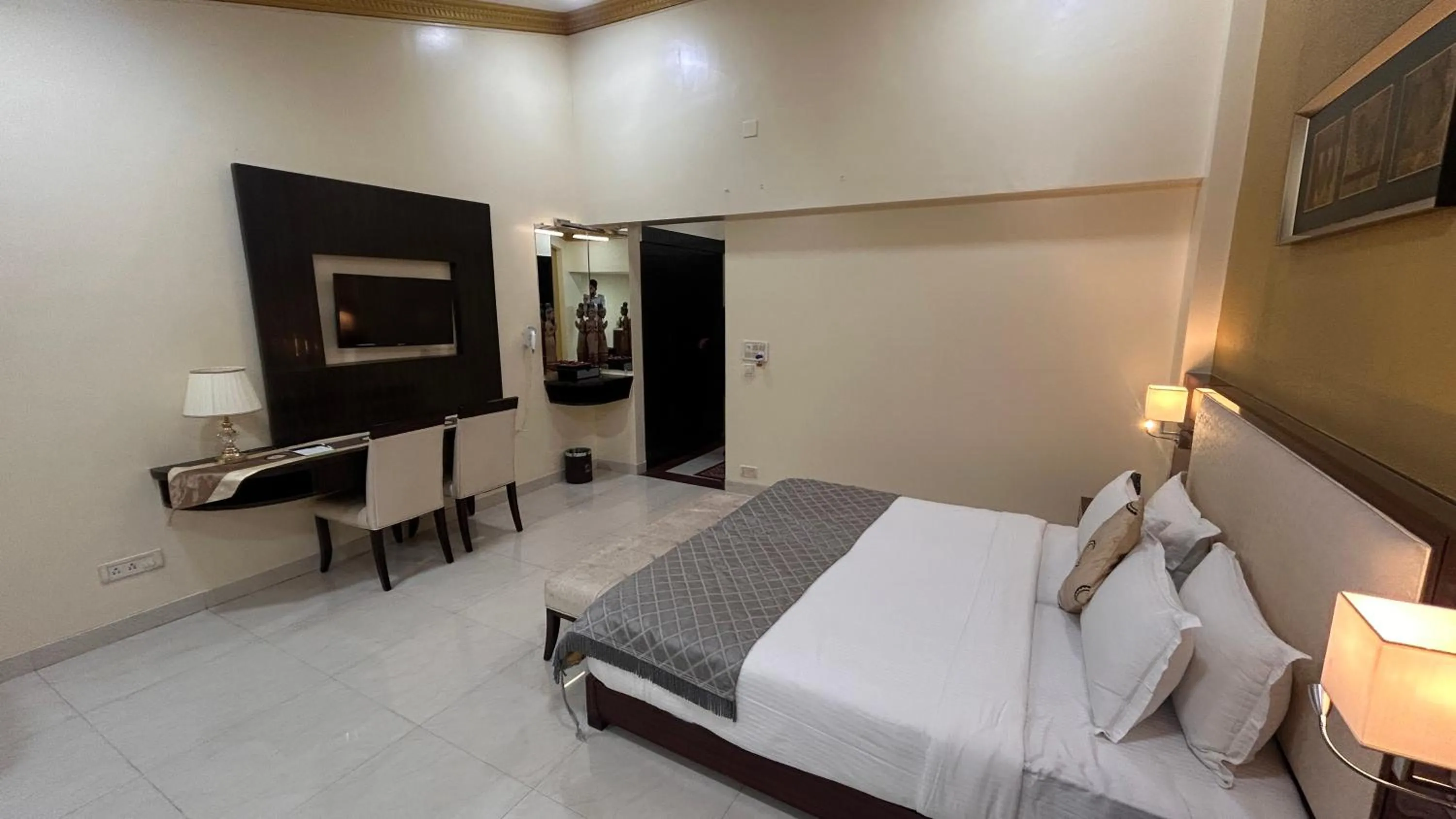 TV and multimedia, Bed in Aayush Resort