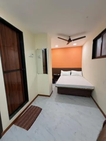 Bed in Hotel Marine Line Near Churchgate