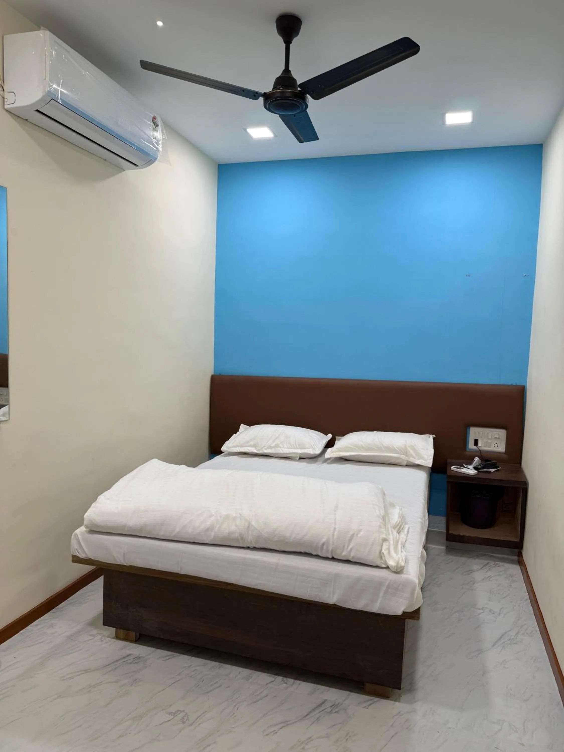 Bed in Hotel Marine Line Near Churchgate