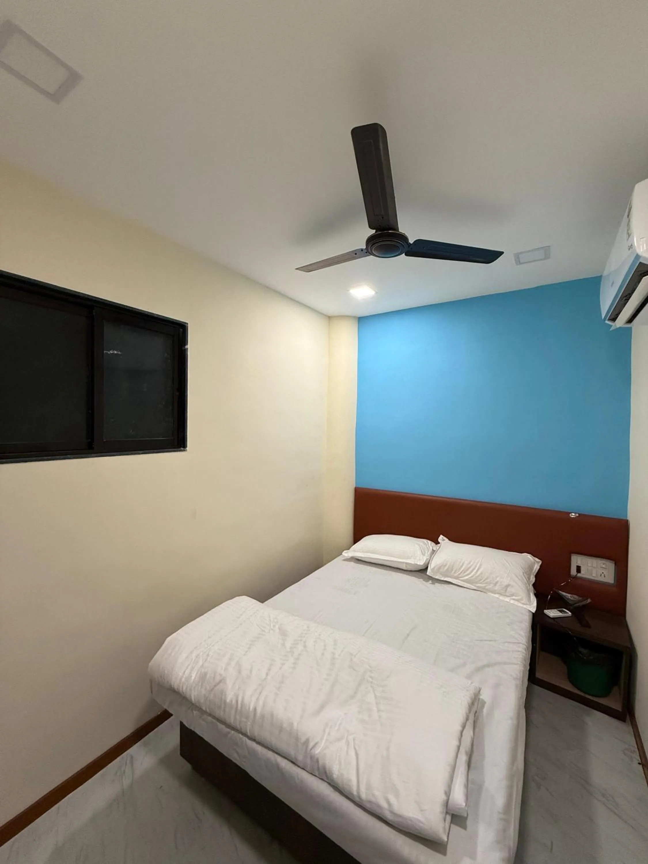 Bed in Hotel Marine Line Near Churchgate