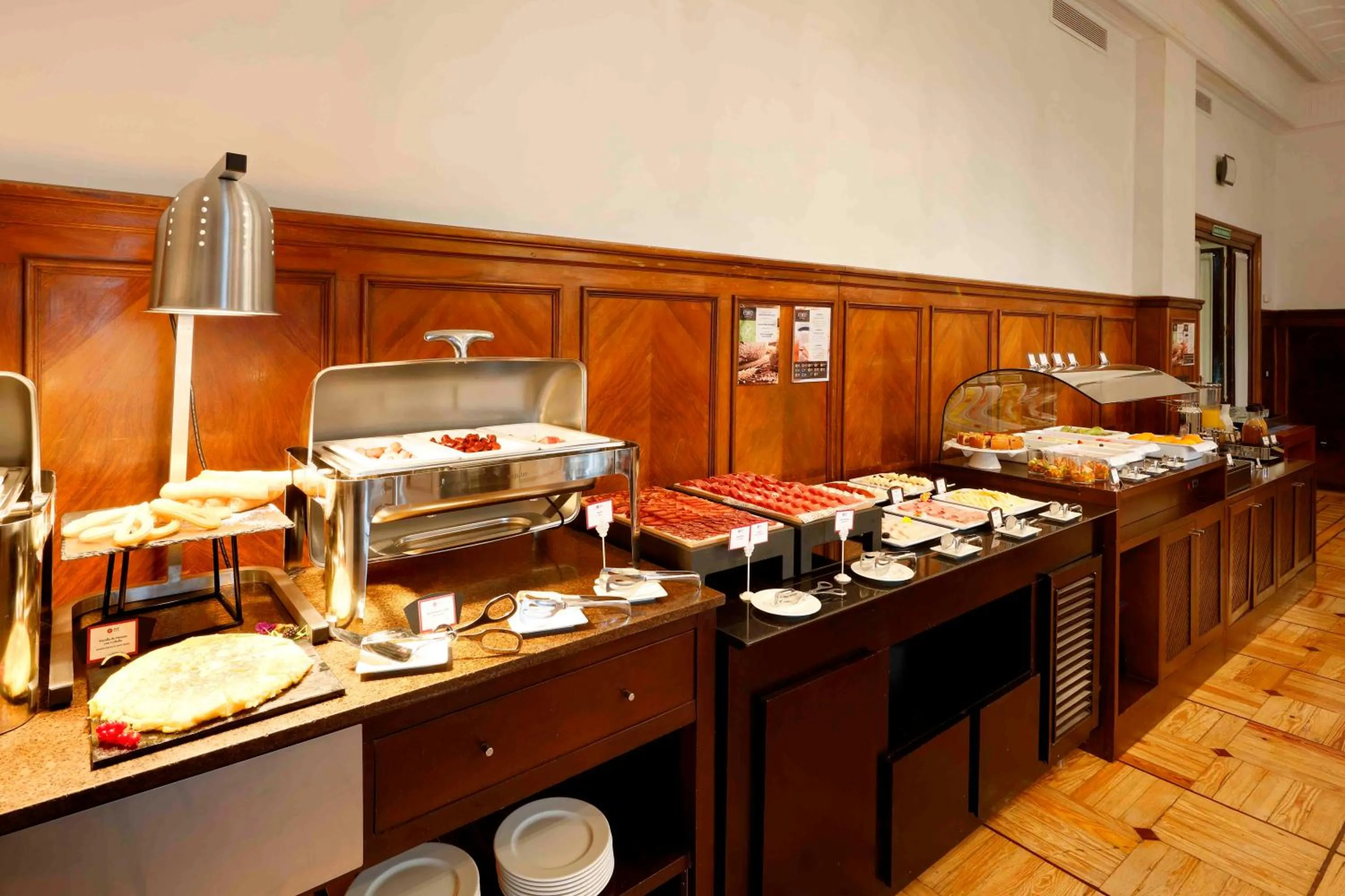 Lounge or bar in Exe Victoria Palace