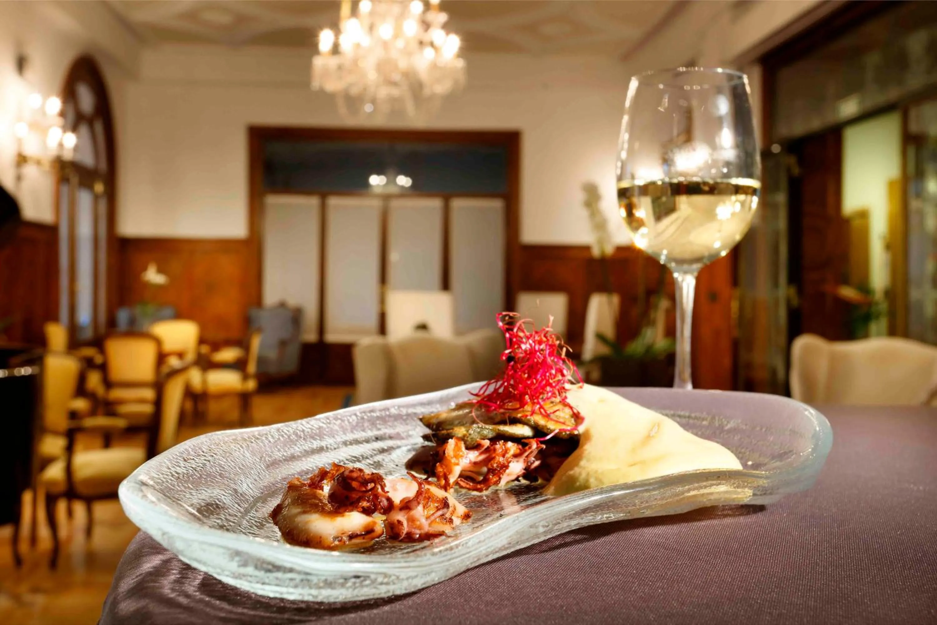 Restaurant/places to eat in Exe Victoria Palace