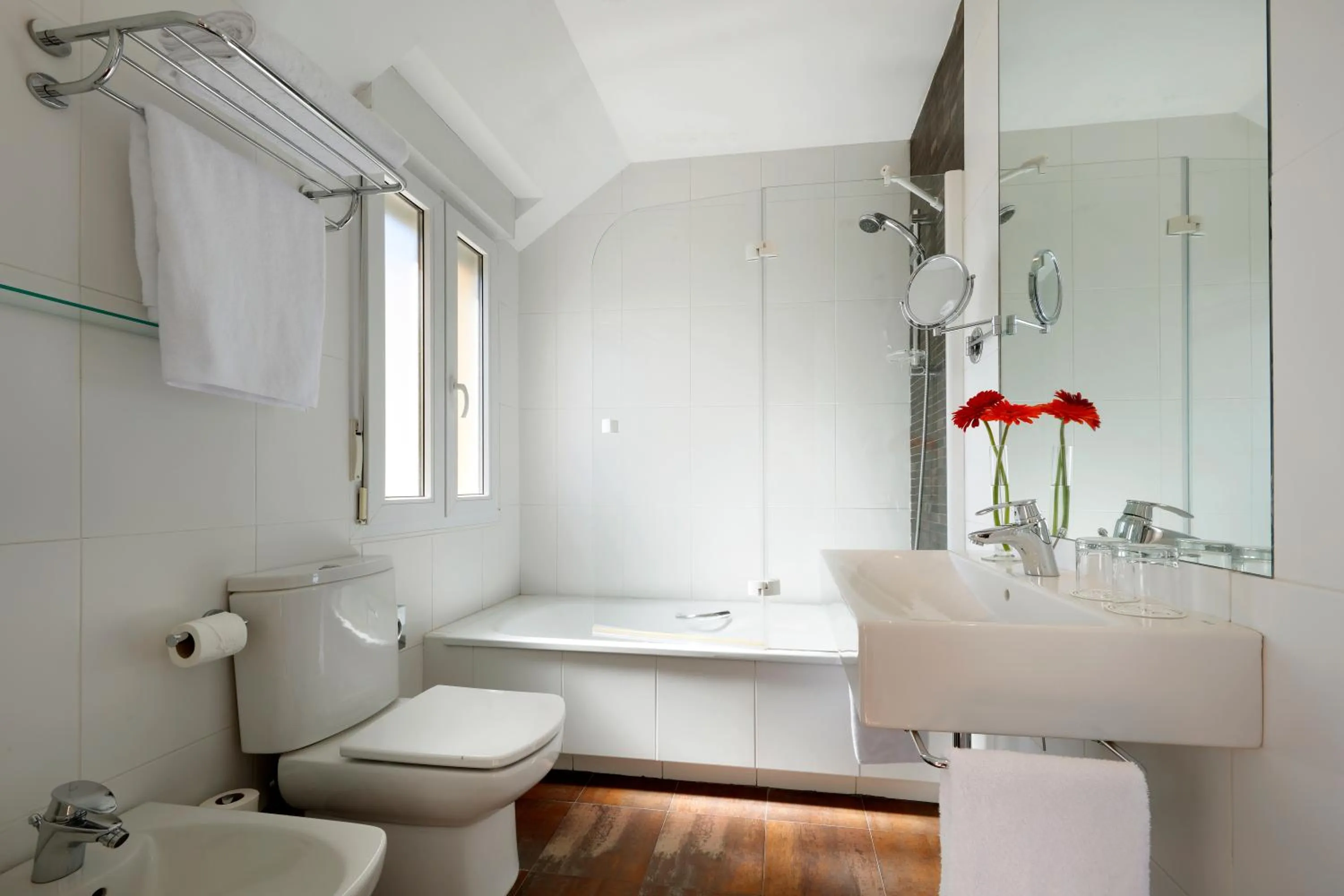 Toilet in Exe Victoria Palace